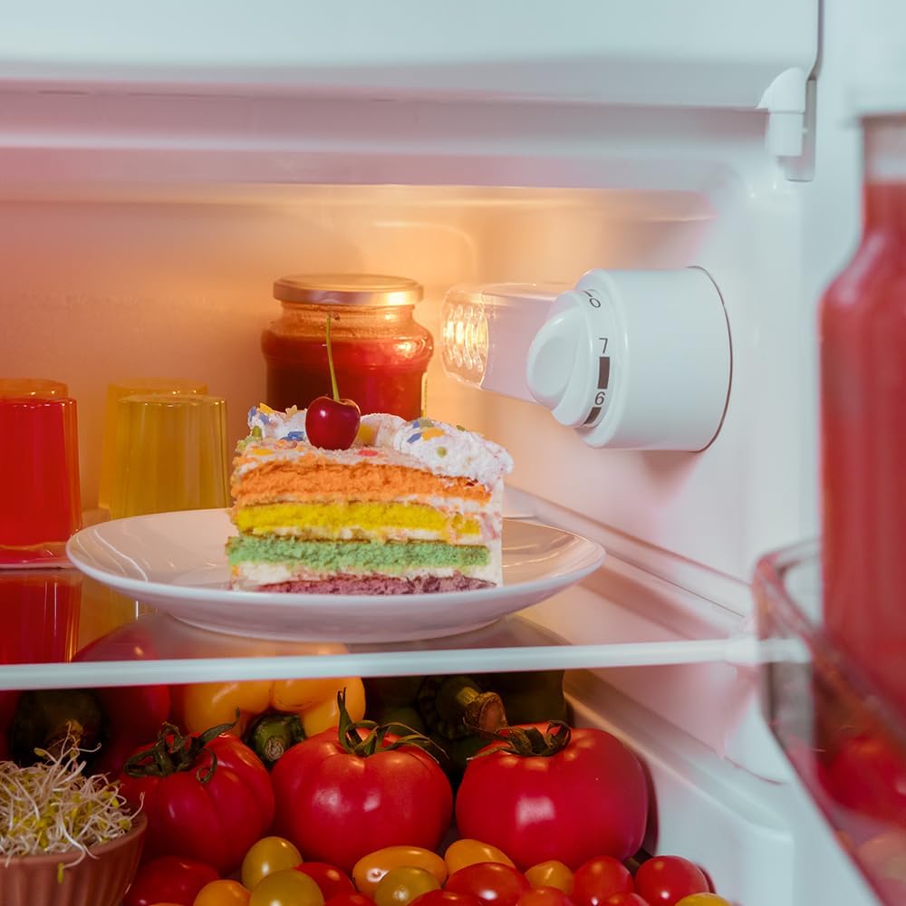 Cecotec Mini Frigo Bolero CoolMarket TT Origin 45 Rouge. Réfrigérateur de Table Rétro 45L, 55 cm de Haut, 44,7 cm de Large, Classe Énergétique E, Bac à Glaçons et Poignée Chromée, Rouge