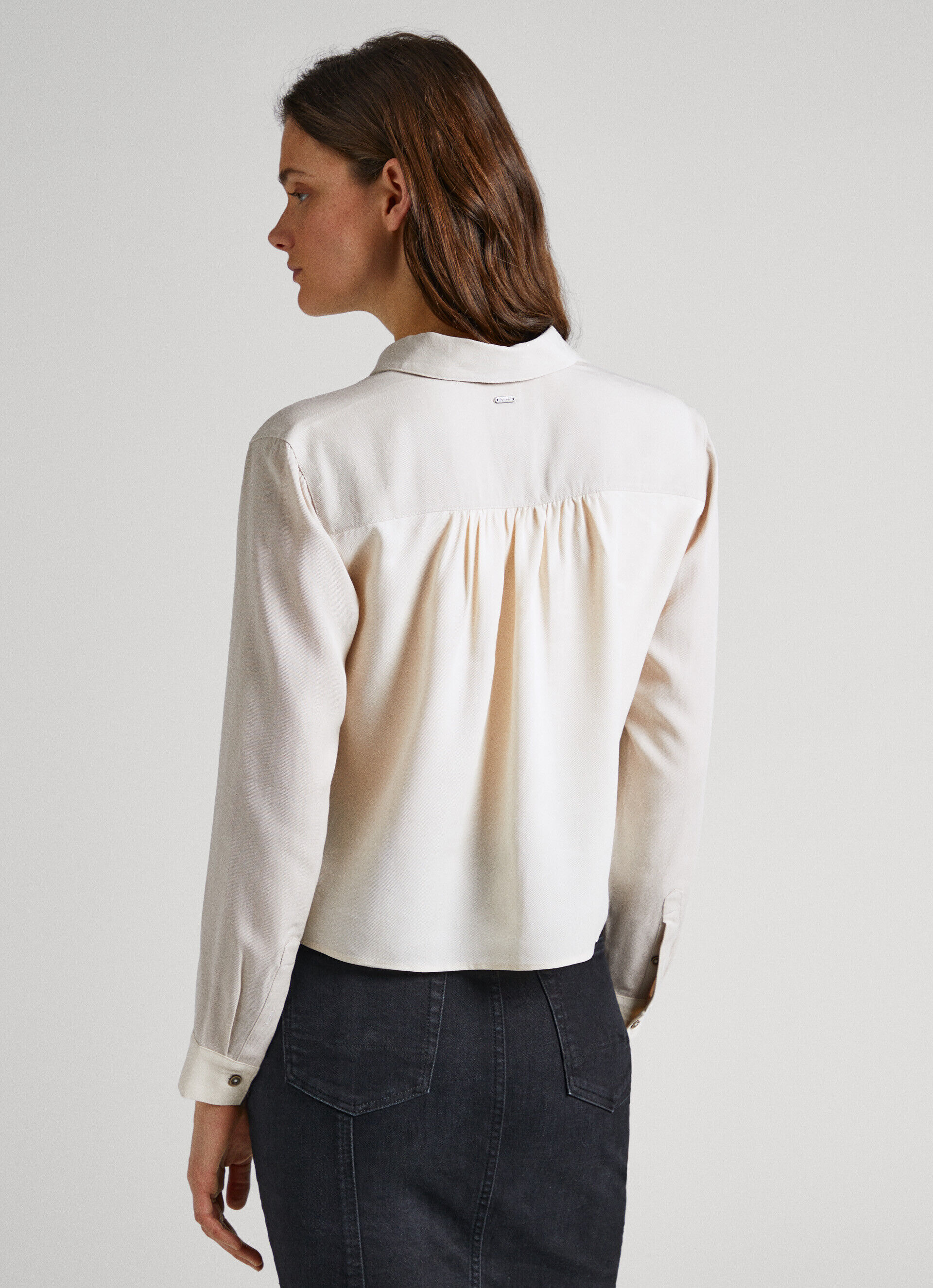 CAMISA COM EFEITO DE REMENDO - branco mousse