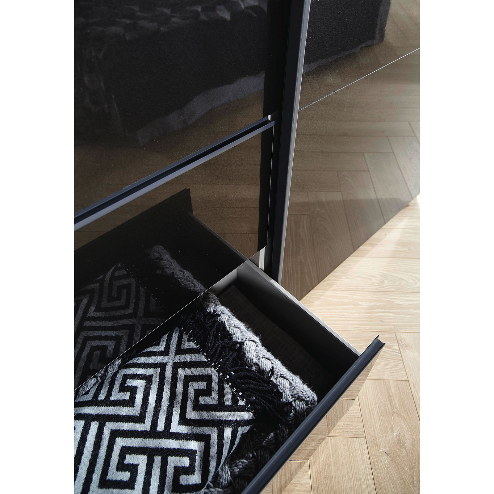 Schwebetürenschrank - effektgrau- Hochglanz - 175 cm breit