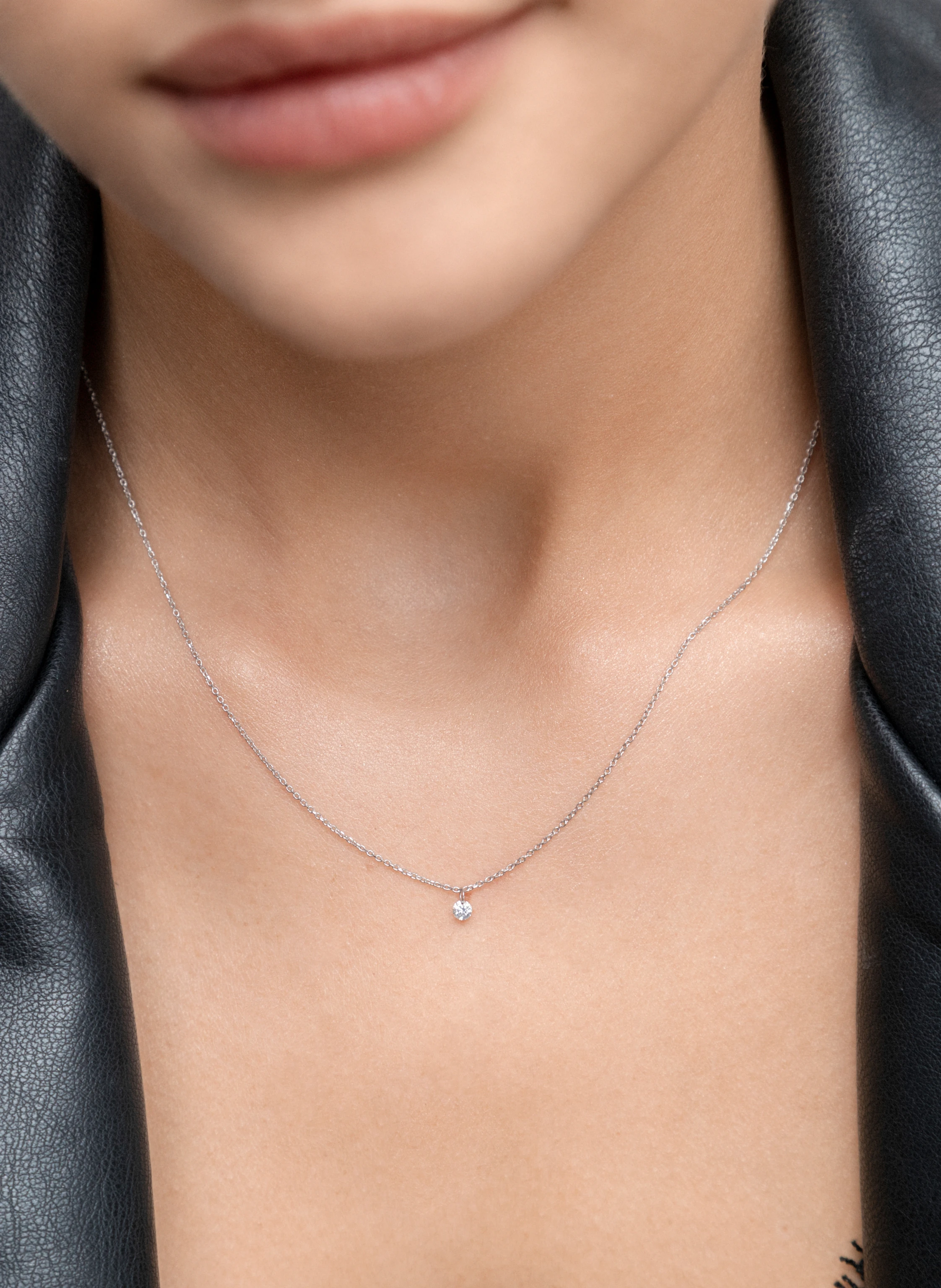 Leaf Halskette PURE aus 18 Karat Weißgold mit Diamanten