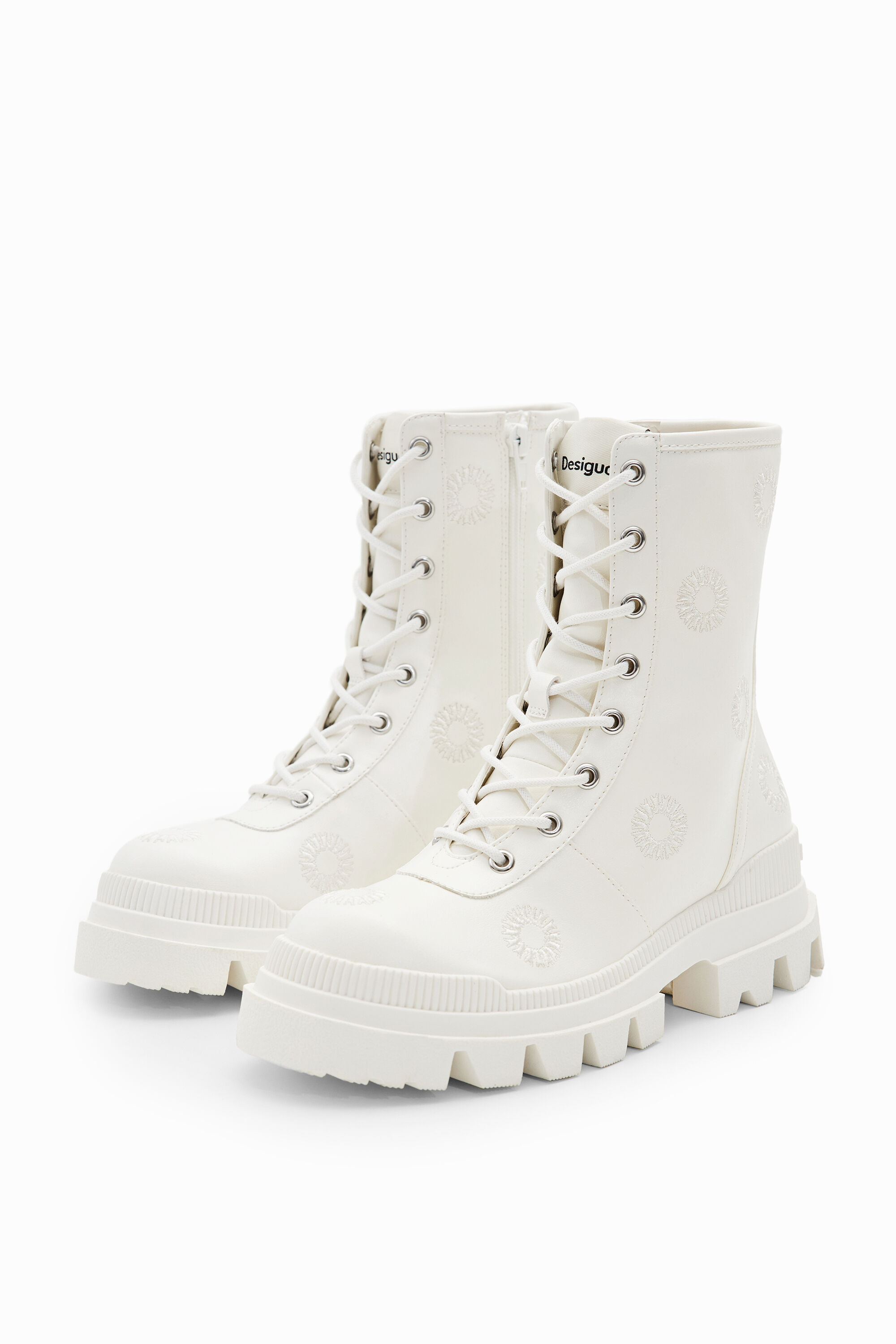 Botas de treino bordadas