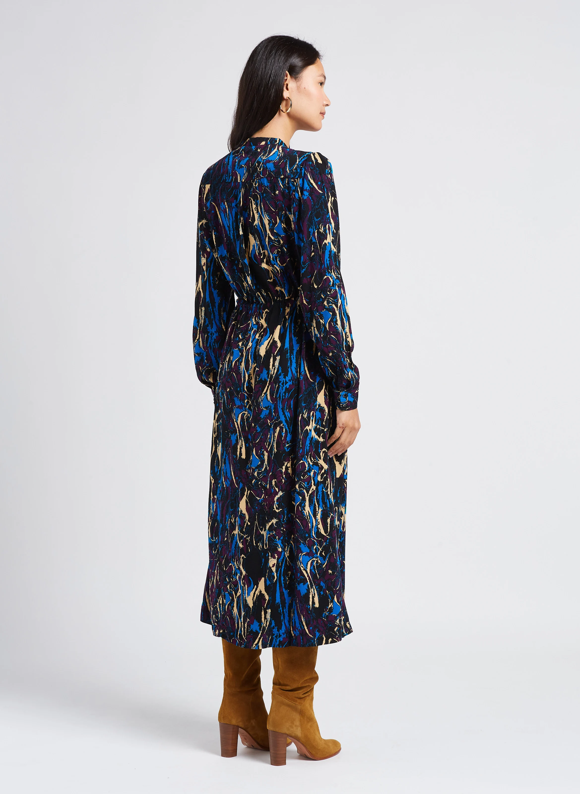 ZUGI ALMA - Robe longue col rond imprimée | Noir
