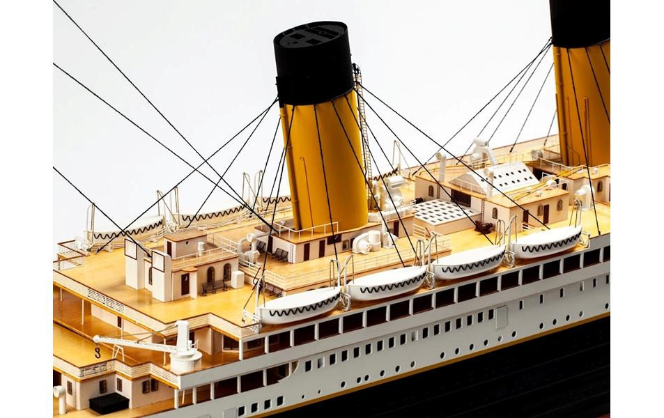 Bausatz Passagierschiff RMS Titanic, 1880 mm 1:144<br>Detailgetreuer Titanic Modellbausatz mit fast 1.9 m Länge