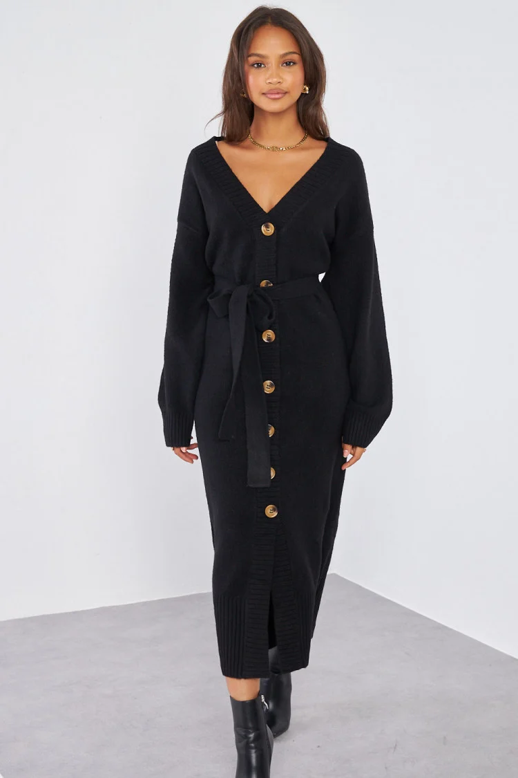 Robe longue noire à boutons décoratifs