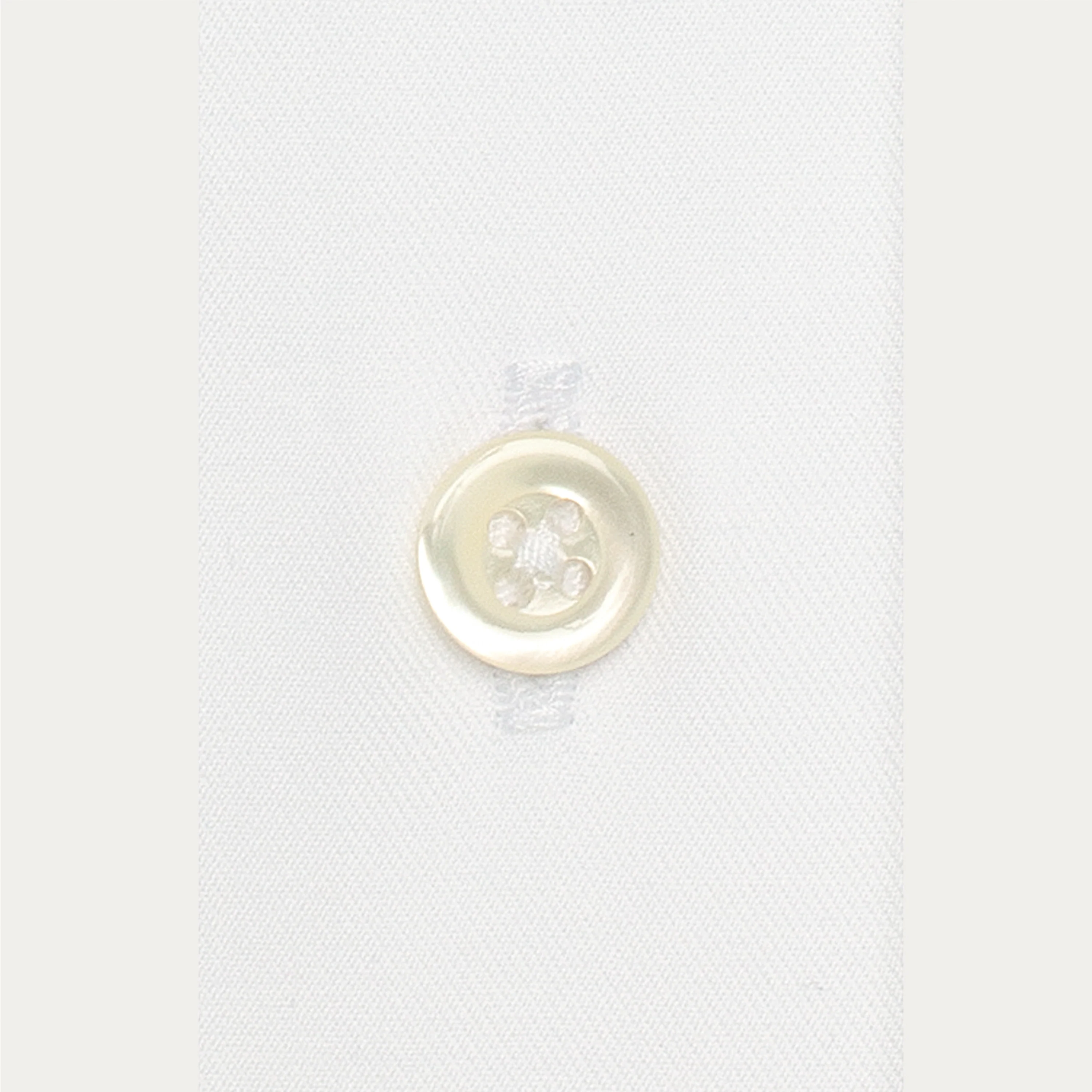 Fitted shirt in natural stretch white twill