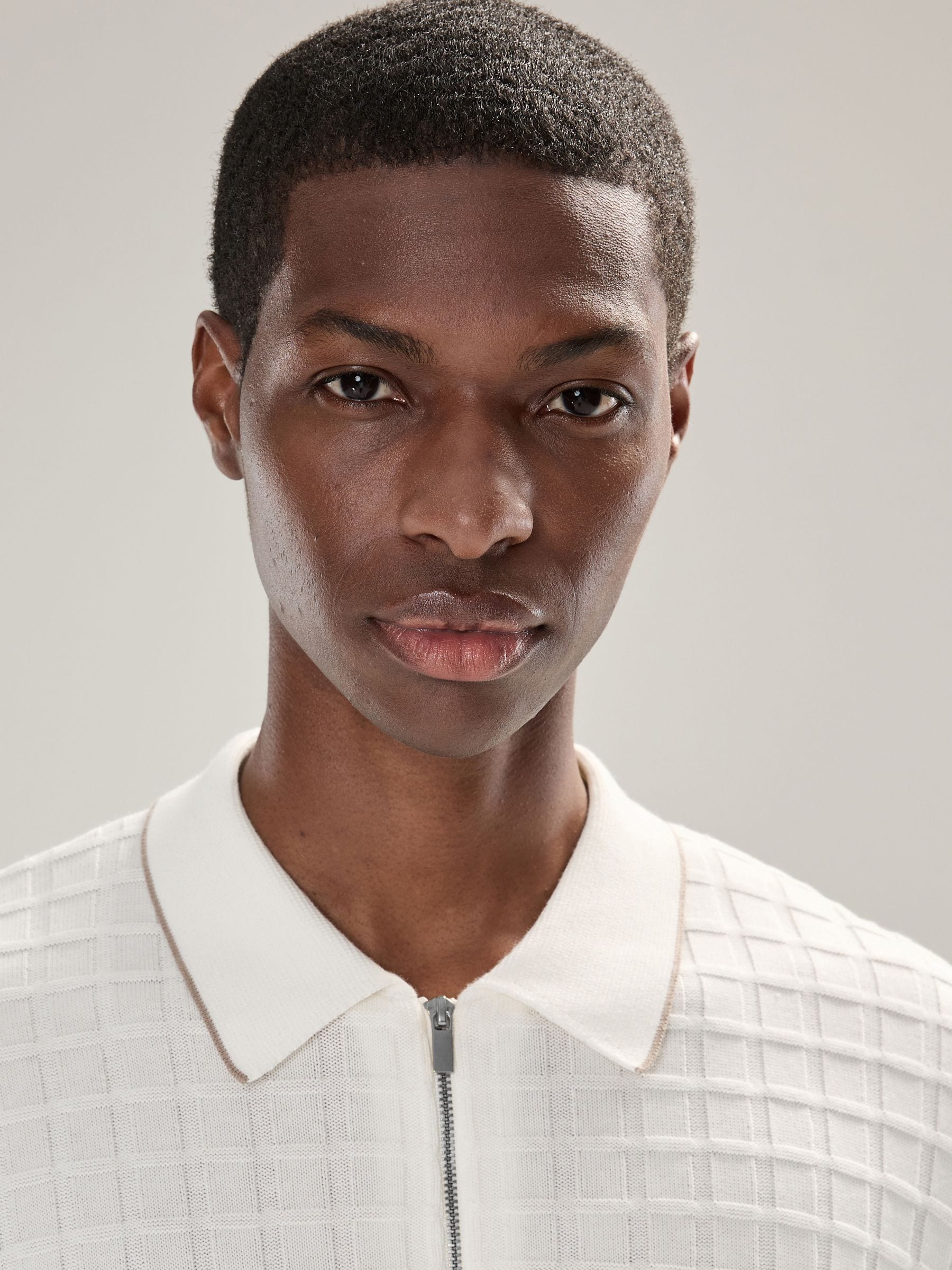 Ecru wit - Regular Fit gebreid poloshirt met lange mouwen, structuur en kwart ritssluiting
