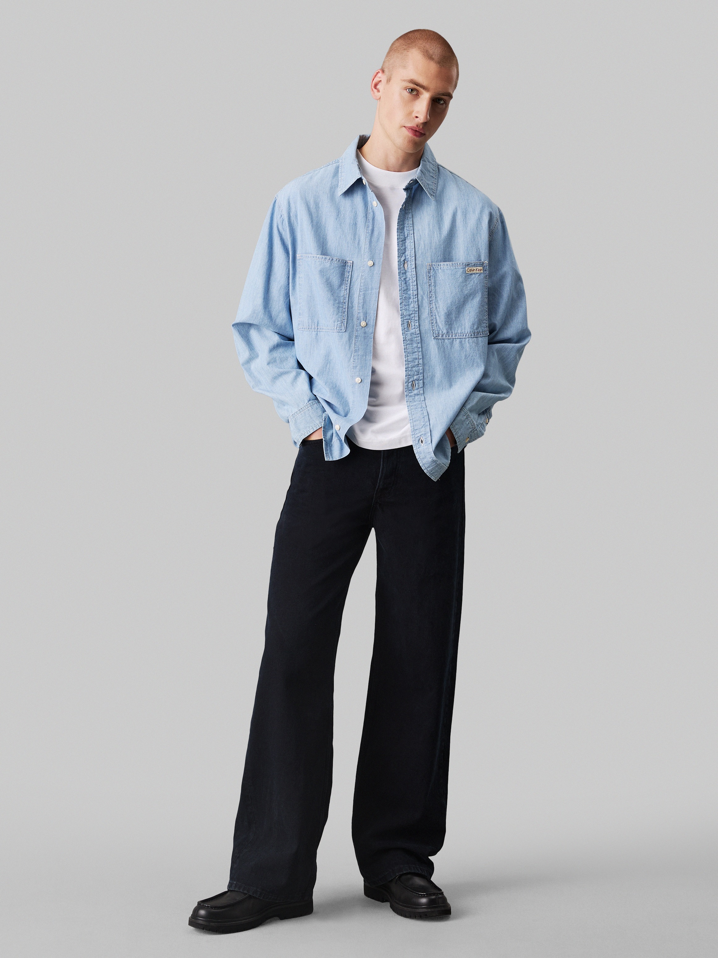 Calvin Klein Jeans Jeanshemd »EASY CHAMBRAY SHIRT« Logodruck, Brusttaschen