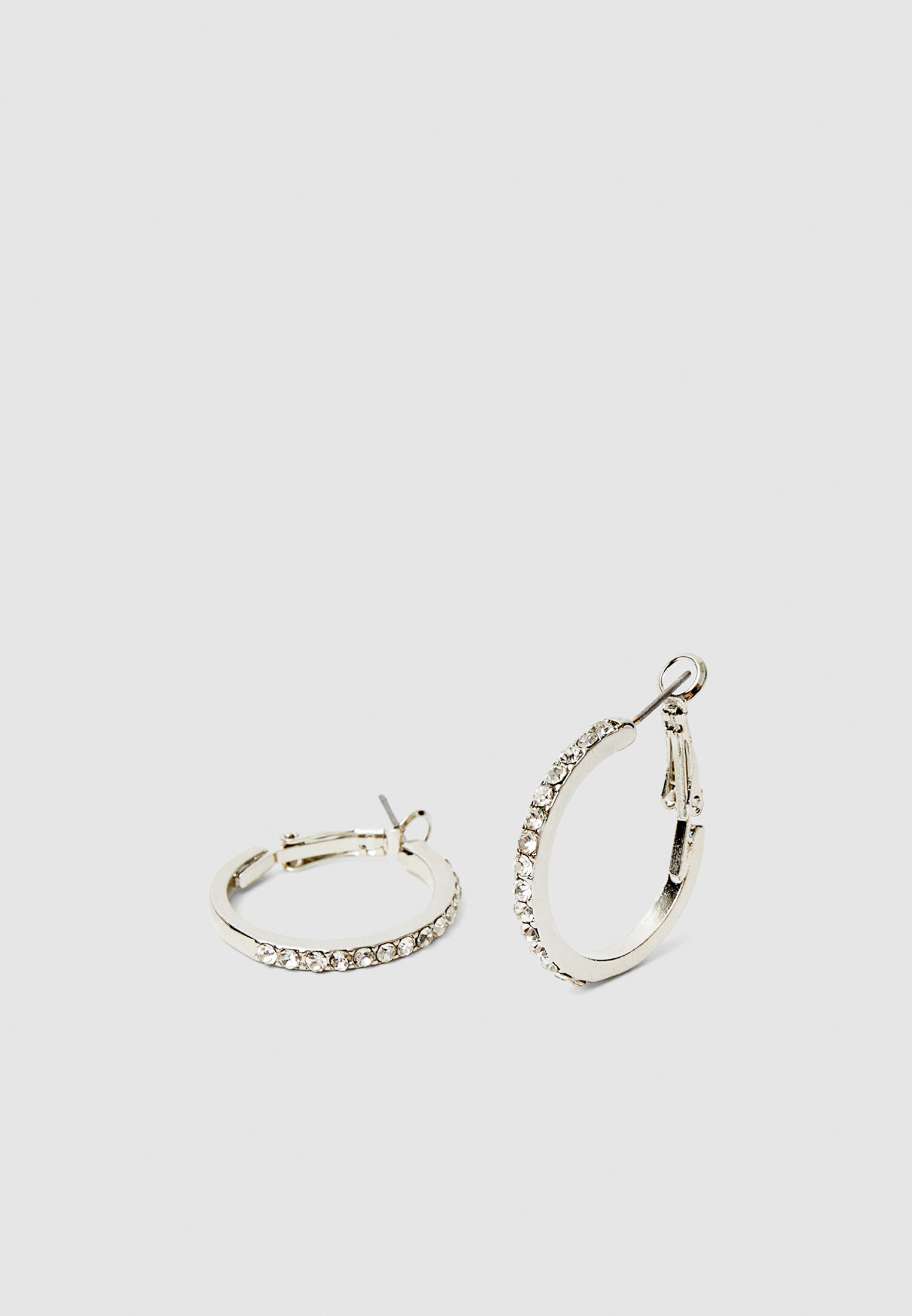 Conjunto de 9 brincos de argola com strass e pérolas