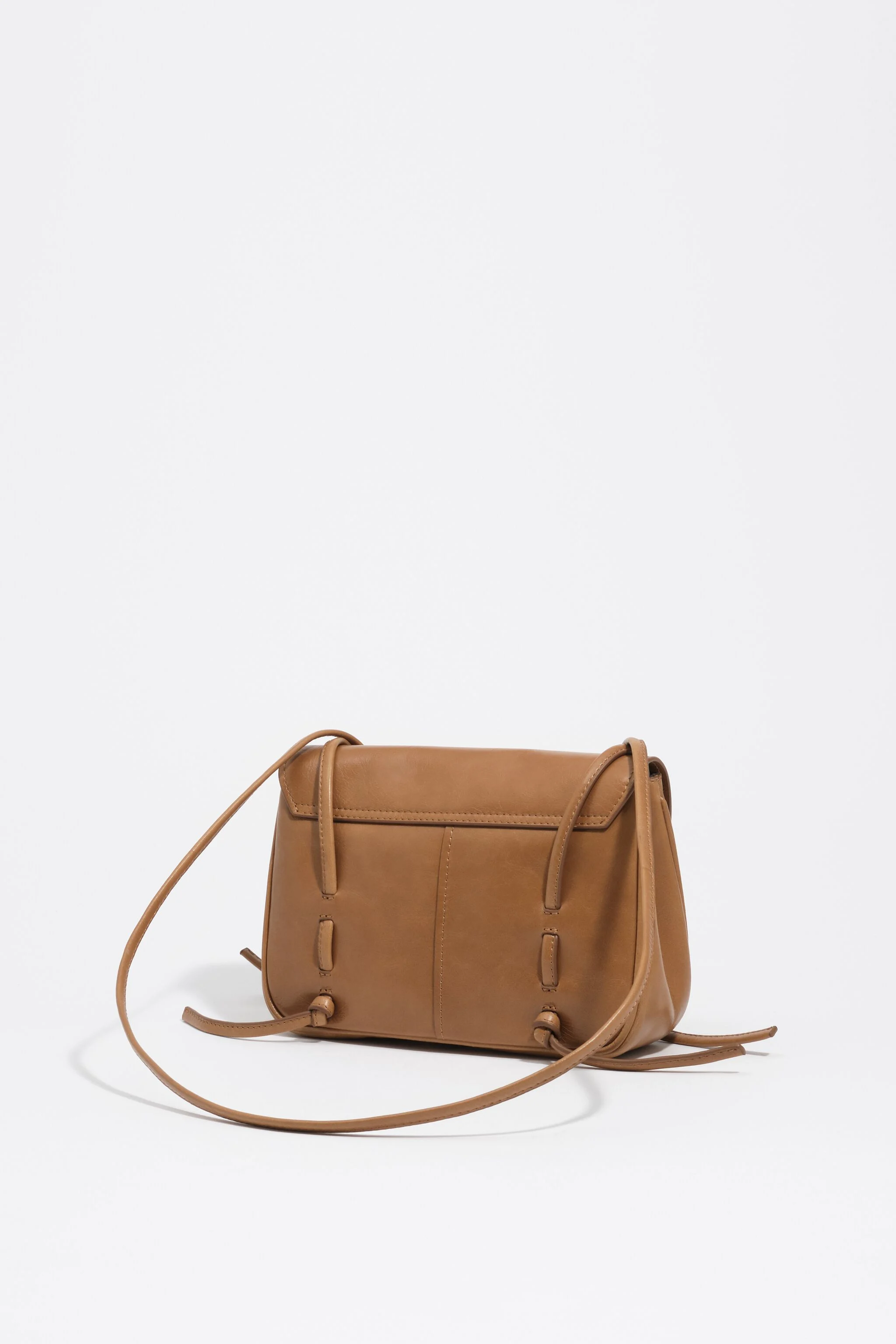 Bolsa Mini Flap em couro cor mel