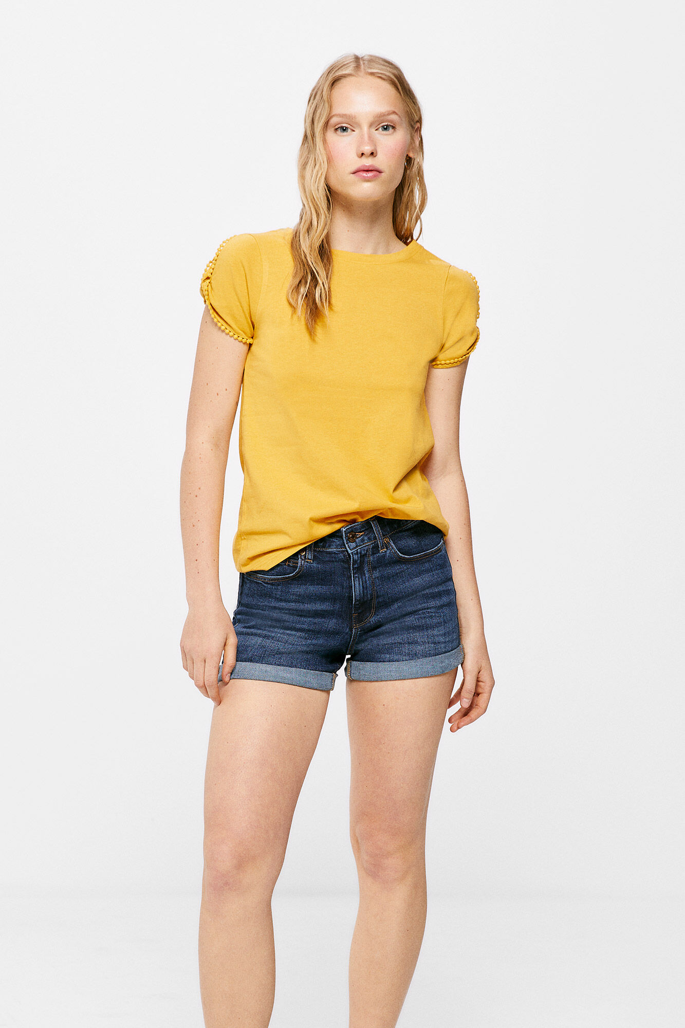 Camiseta Tulipa com Mangas de Renda