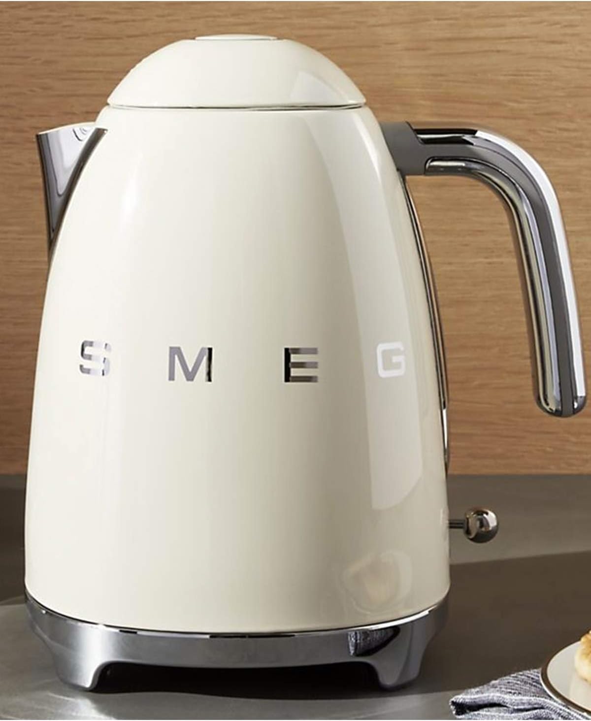 Smeg, Bouilloire Électrique KLF03PGEU 1,7 L, Filtre Anticalcaire Lavable, Arrêt Automatique de Sécurité, Indicateur de Niveau d'Eau, Base Antidérapante, Range Cordon, Puissance 2400W, Vert d'Eau