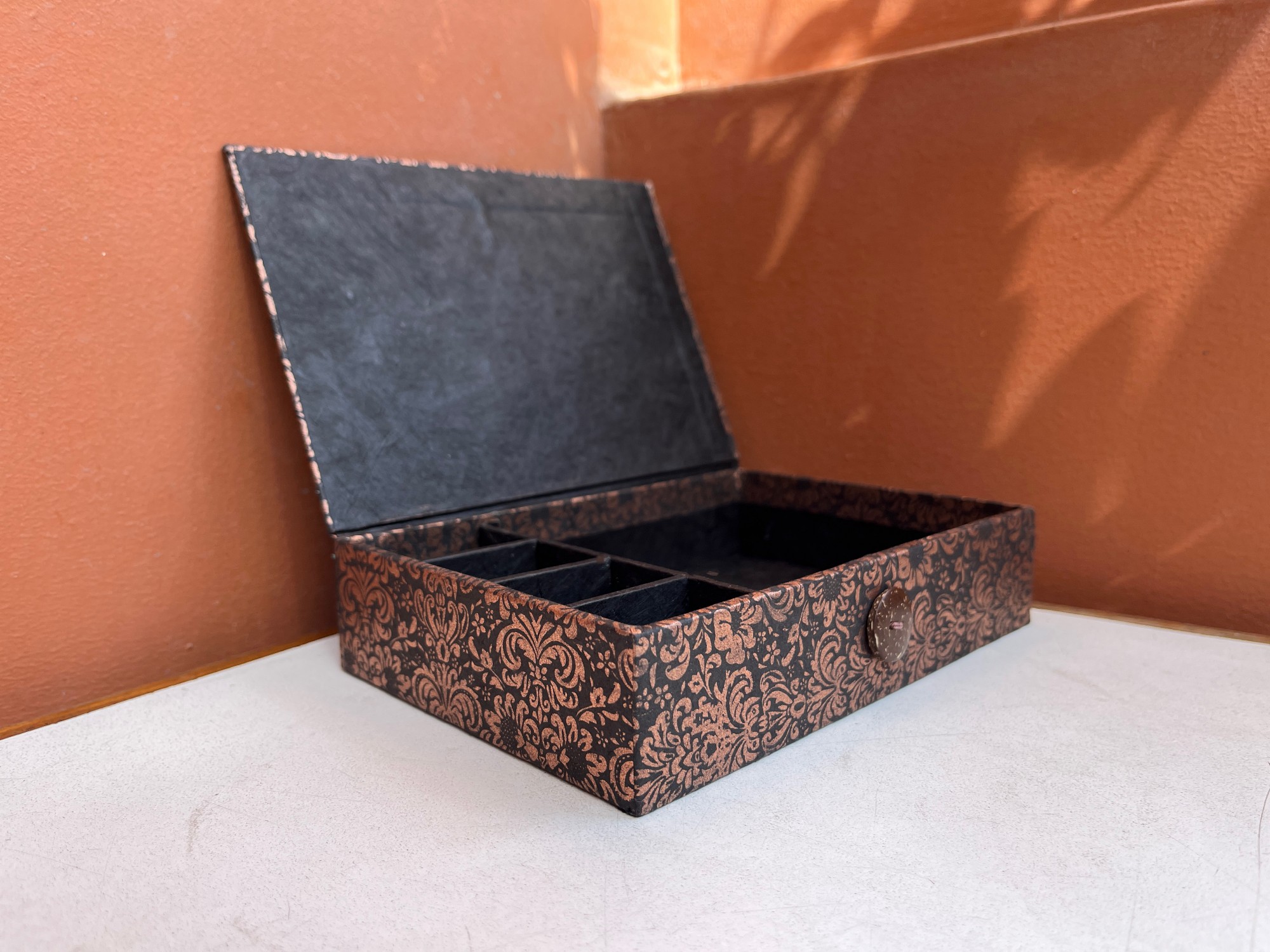 Geschenkbox aus Loktapapier, Brauntöne, B 16 cm, L 11 cm, H 4 cm von fischer's lagerhaus