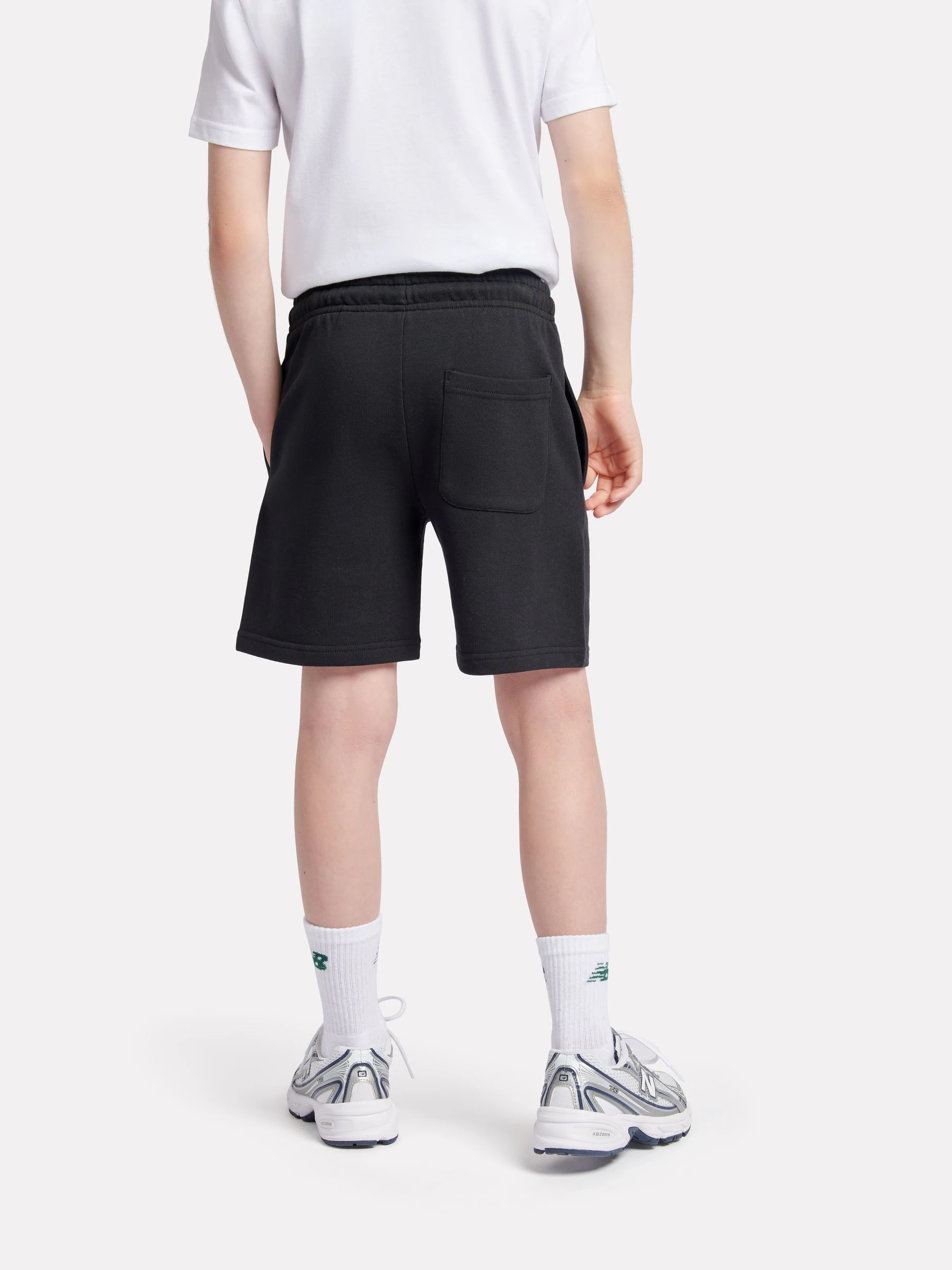 Zwart - New Balance French Terry katoenen shorts met gestapeld logo