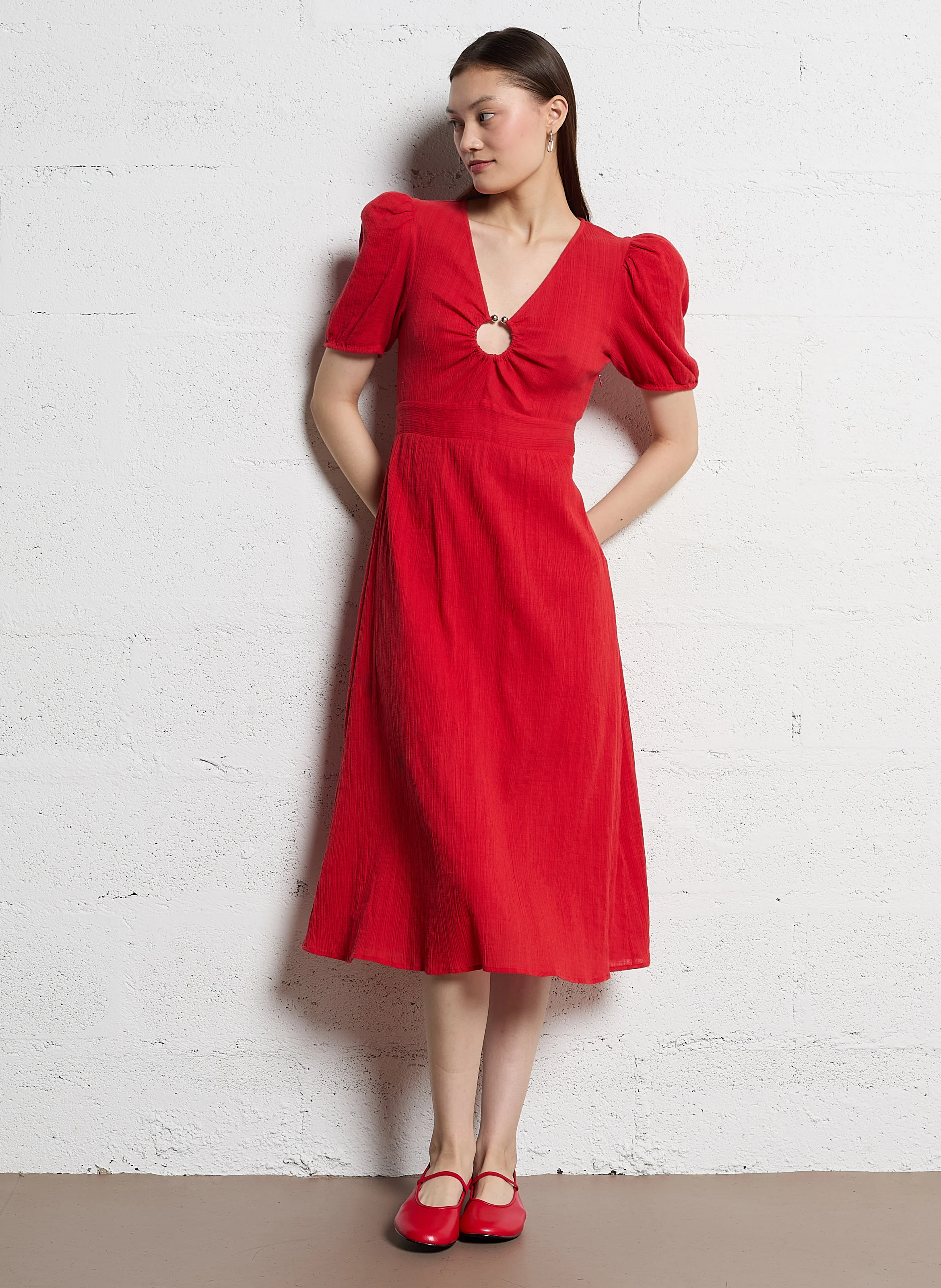 STELLA - Robe midi col v à manches courtes en coton| Rouge