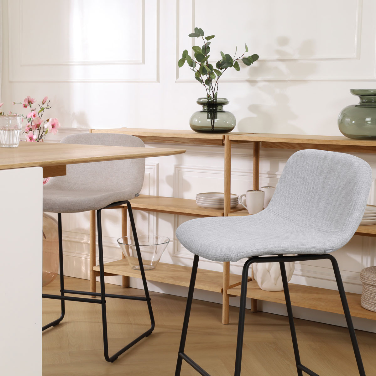 Barkruk Nino-Mats lichtgrijs - zwart onderstel - 65 cm