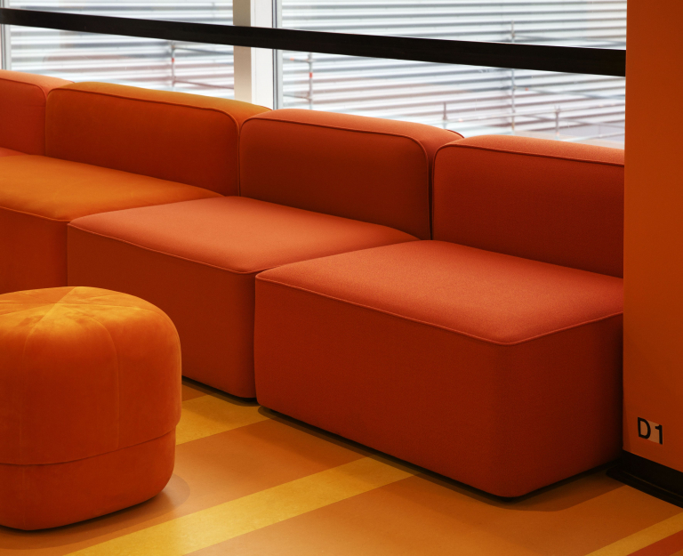 Normann Copenhagen Circus Velour poef small rust