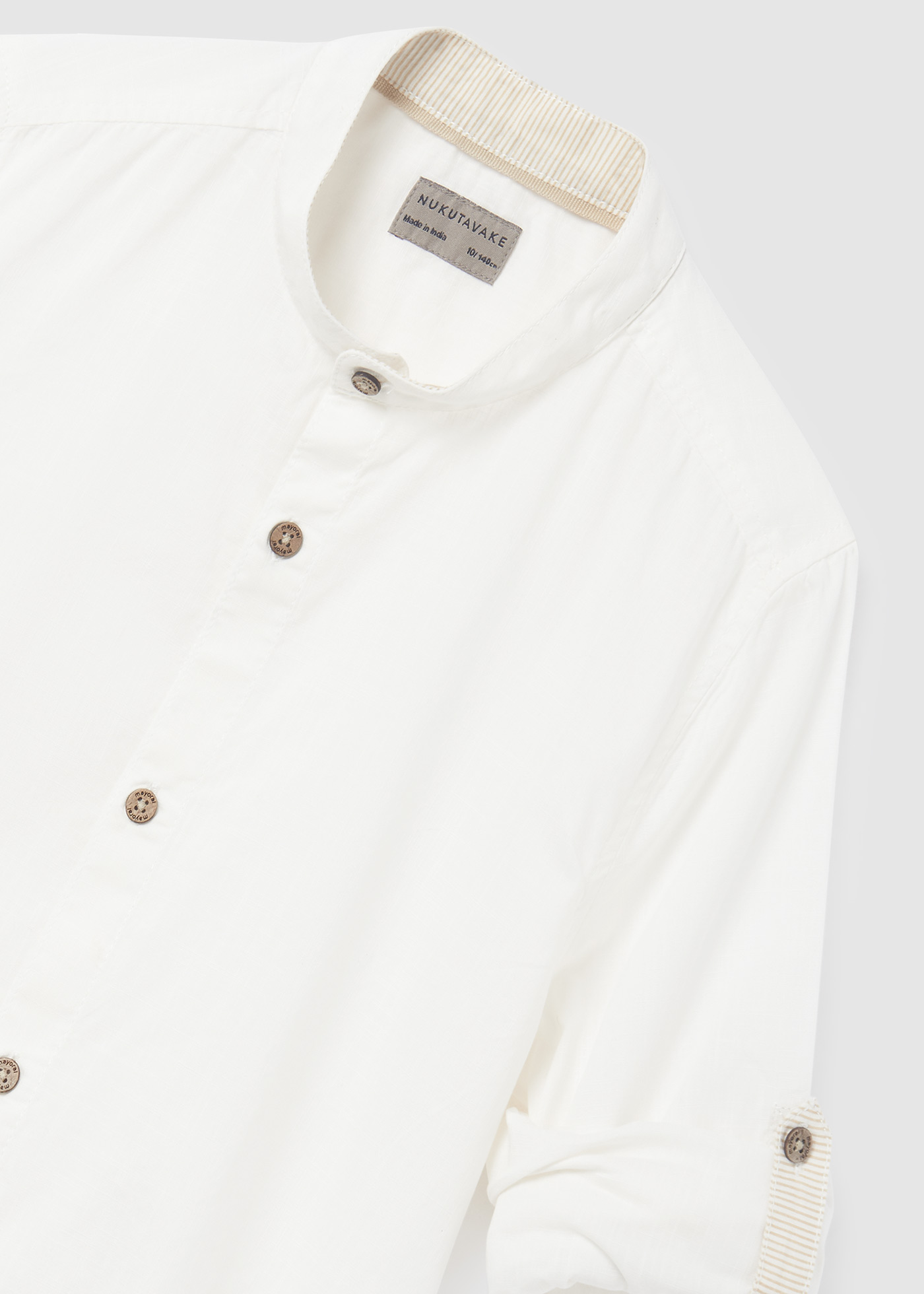 camisa pequena com gola mandarim