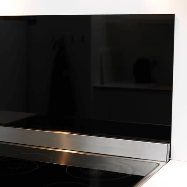 Magnetisk NAGA stænkplade 100x50 cm - glas med metal bagplade - sort