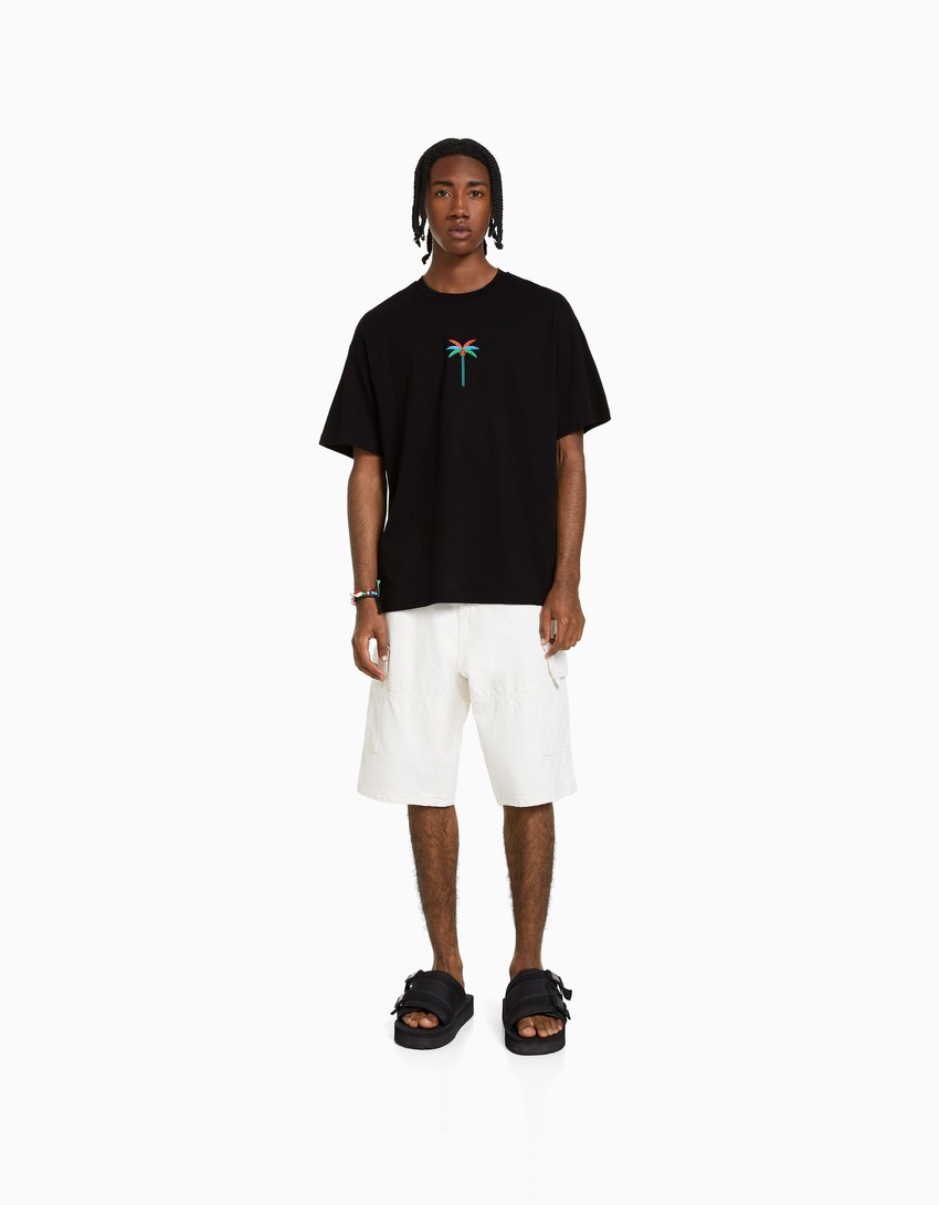 Camiseta de manga curta com estampa e modelagem quadrada