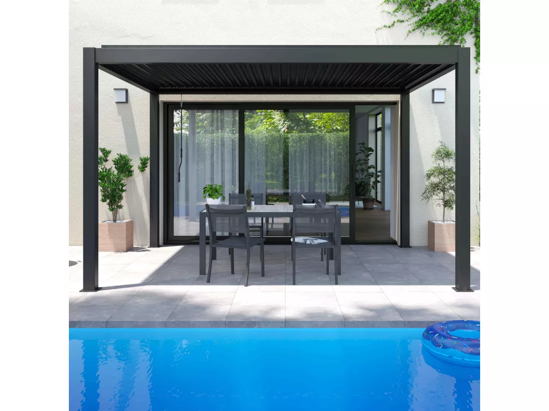 Pergola bioclimatique 3 x 4 m autoportée avec 3 stores gris