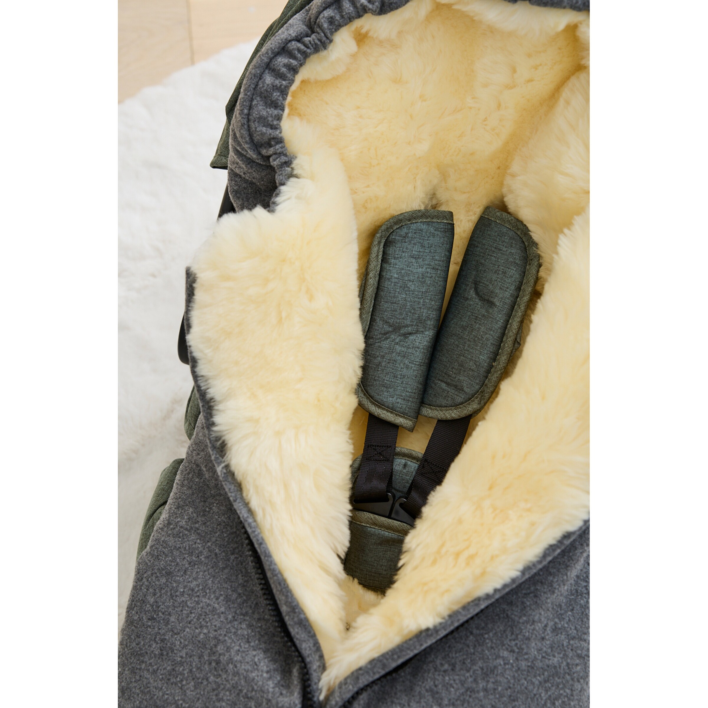 babycab Winterfußsack Lammfell Oolu Wool für Tragewannen und Babyschalen grau