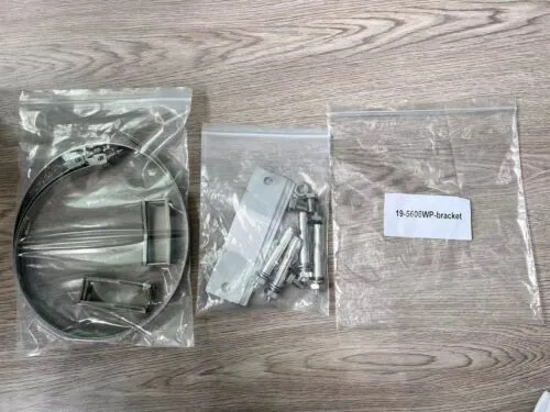 DELTACO - Kabinet (lodret) - kompakt - pælmonterbar, vægmonterbar - hvid - 6U - 19