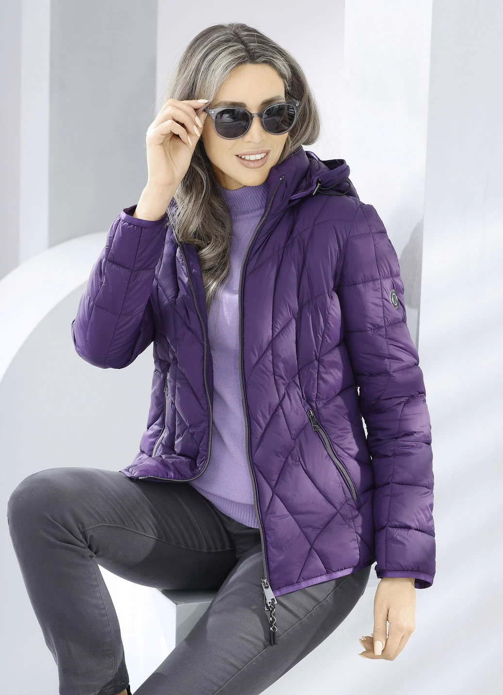 Jacke mit abnehmbarer Kapuze