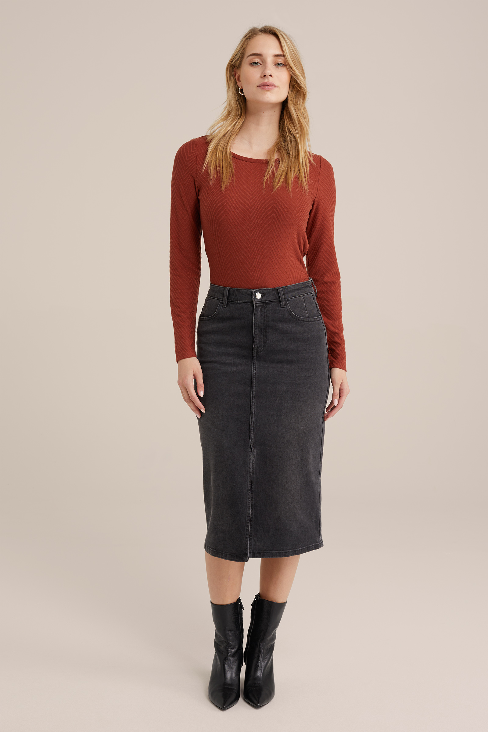T-shirt met structuur WE Fashion Kaneelbruin