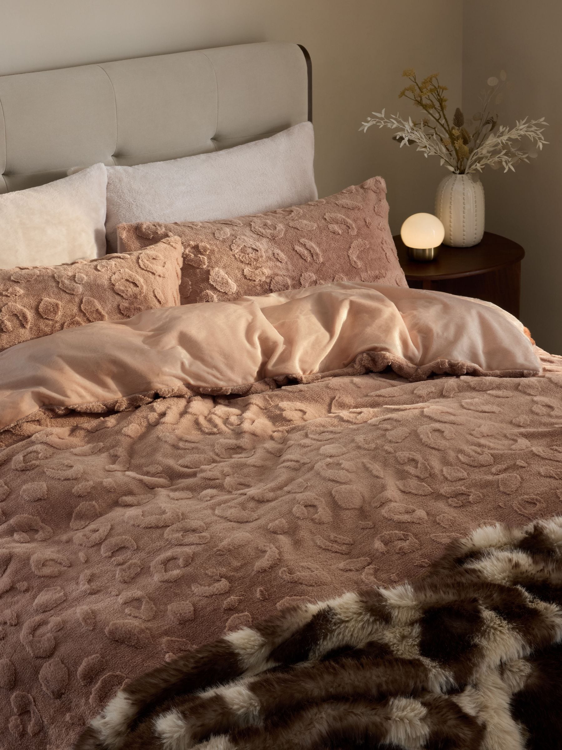 Faux Carved Fur Animal Duvet Cover and Pillowcase Set