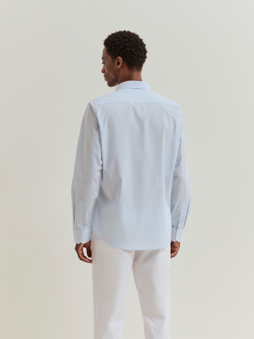 Camisa regular fit em algodão às riscas