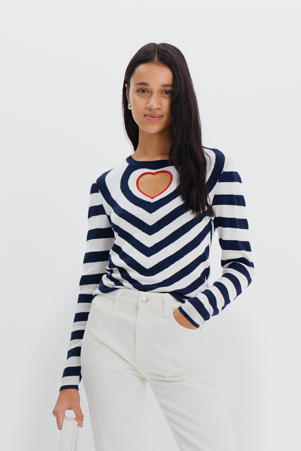 Pull rayures découpe cœur