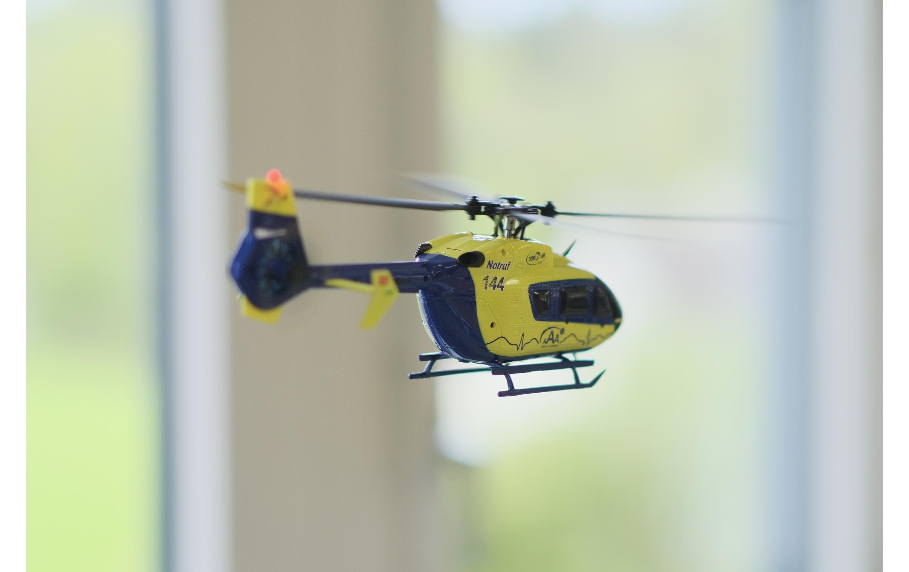 Helikopter AFX-135 Alpine Air Ambulance 4-Kanal, RTF<br>Kleiner Scale Heli mit 4-Kanal Steuerung für Einsteiger und Fortgeschrittene Piloten