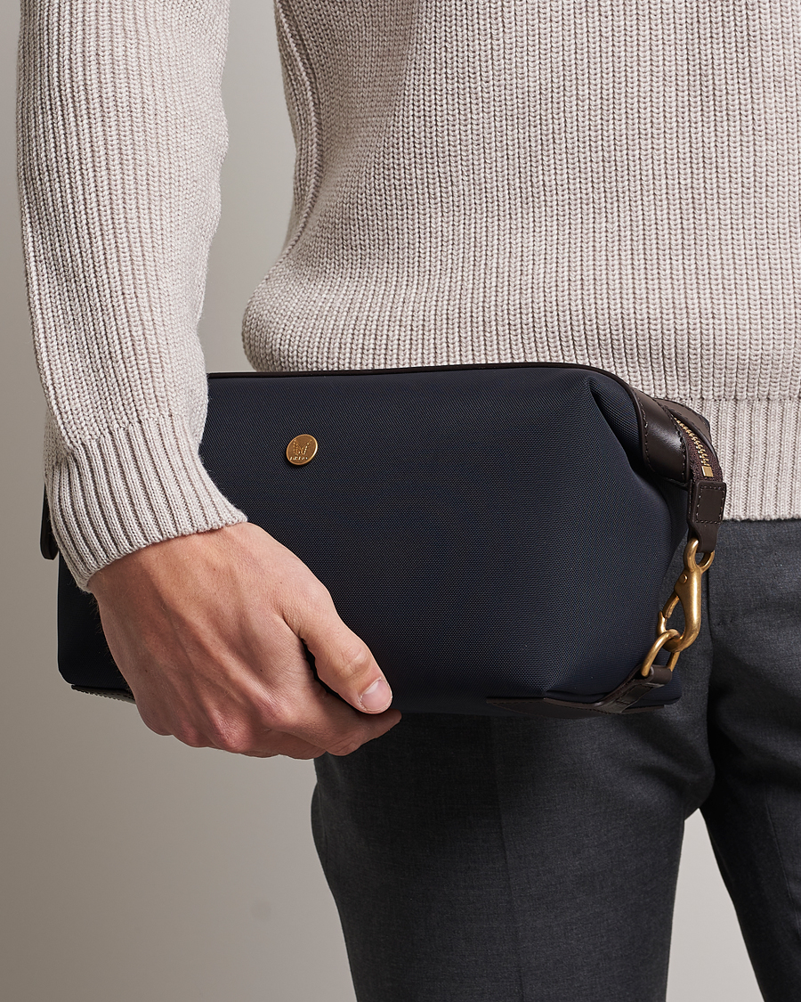 Mismo M/S Nylon Washbag Navy/Dark Brown