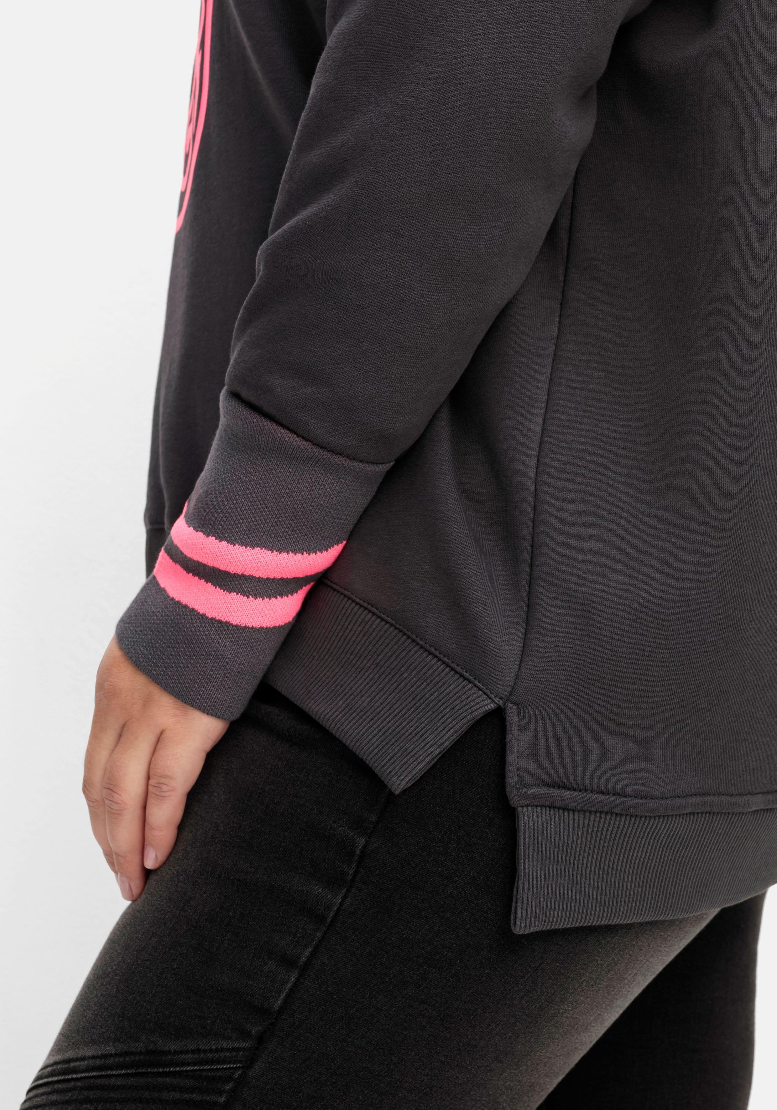 Sweatshirt mit Frontdruck und Streifendetails