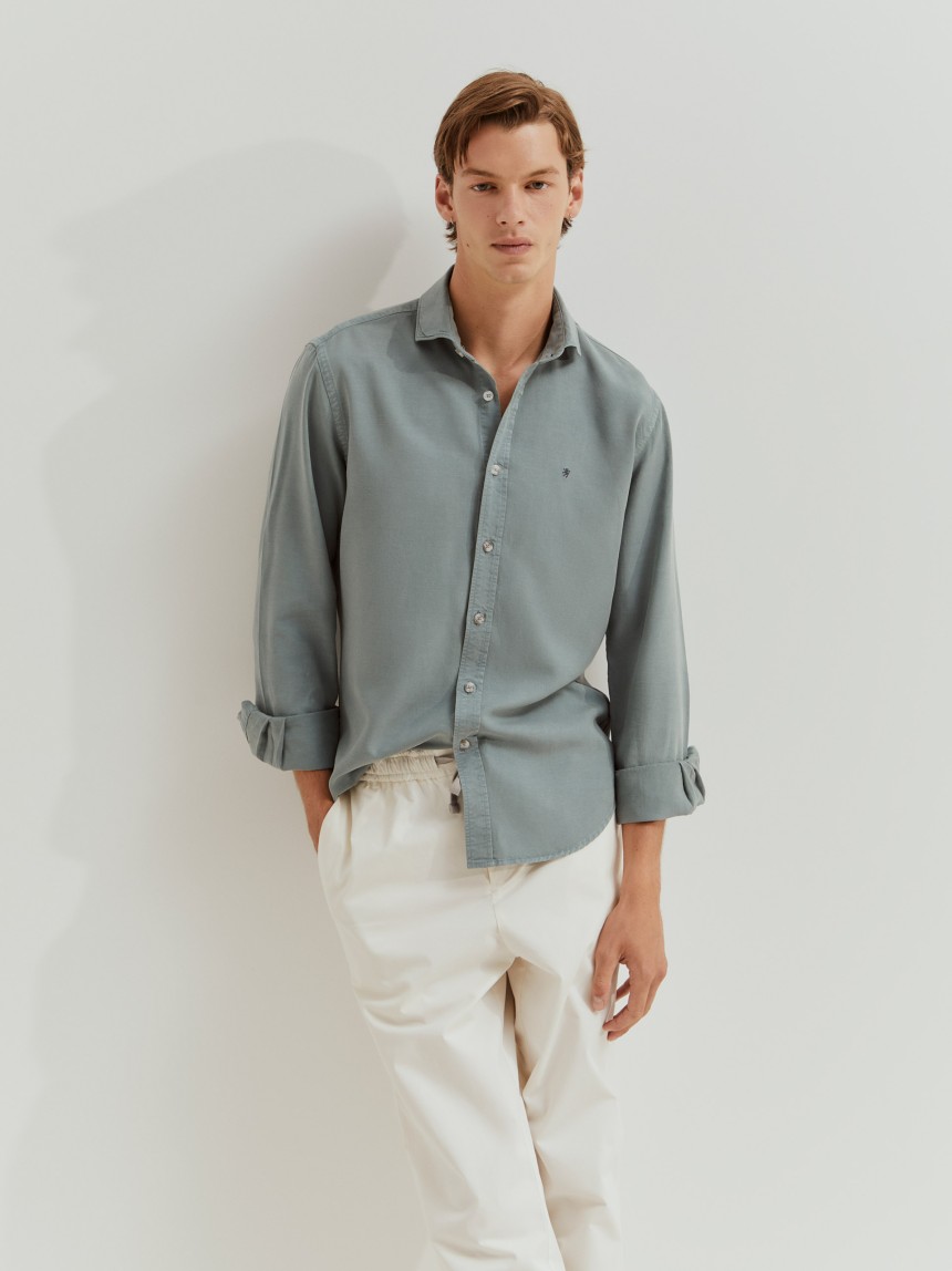 Camisa slim fit em liocel e linho