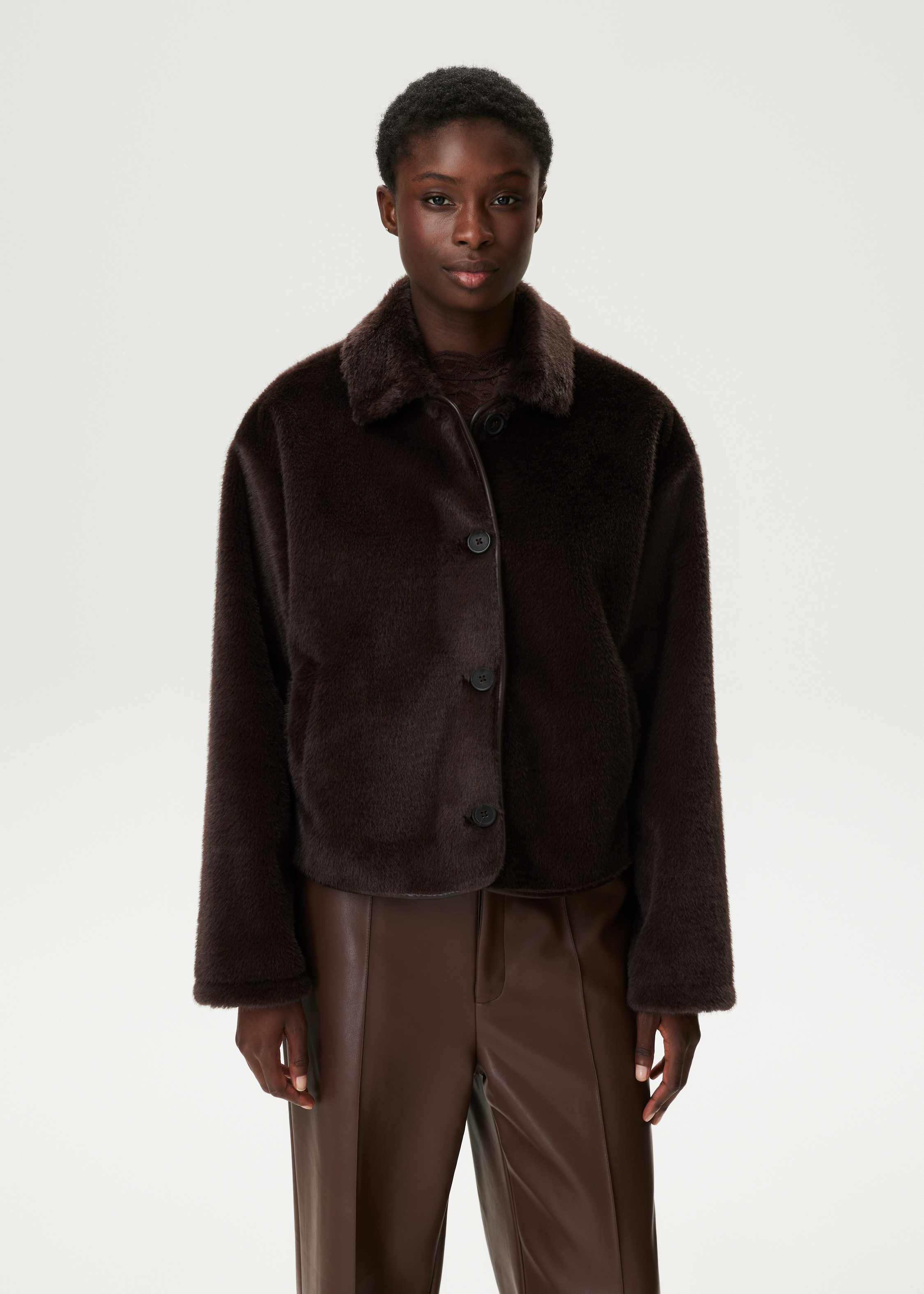 Korte faux fur jas