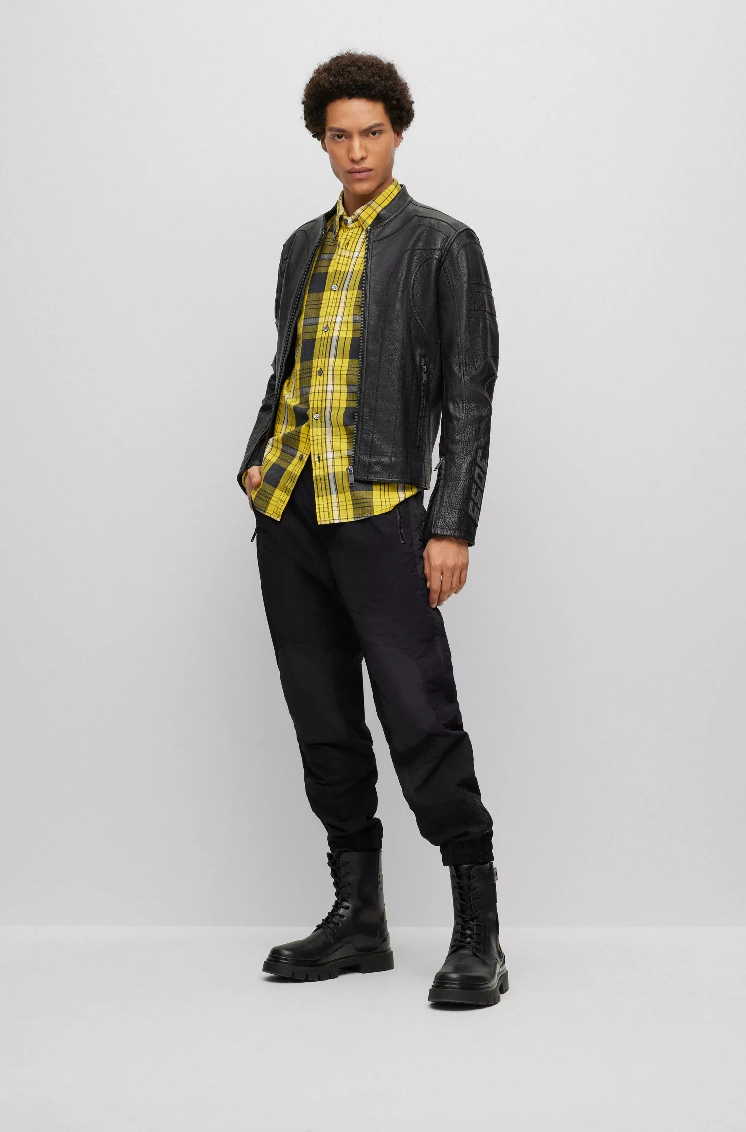 Camisa BOSS laranja de botões, corte regular, em algodão xadrez.