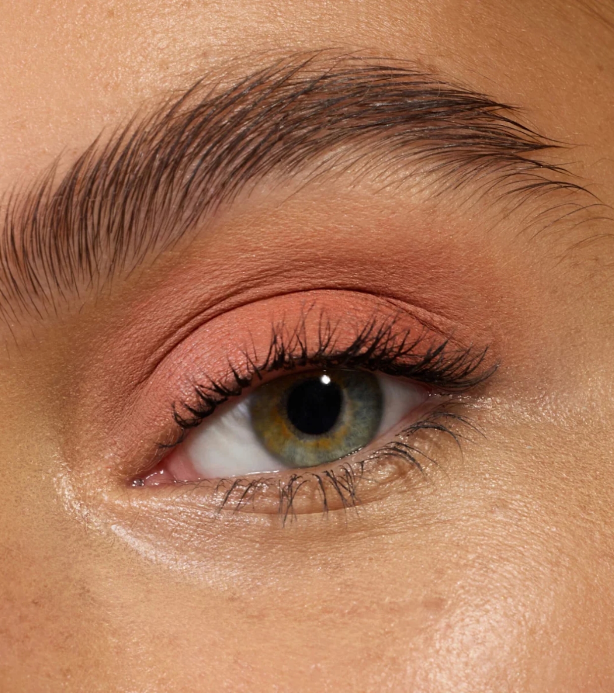 essence - Sombra líquida waterproof Matte - 03: Peach Pop