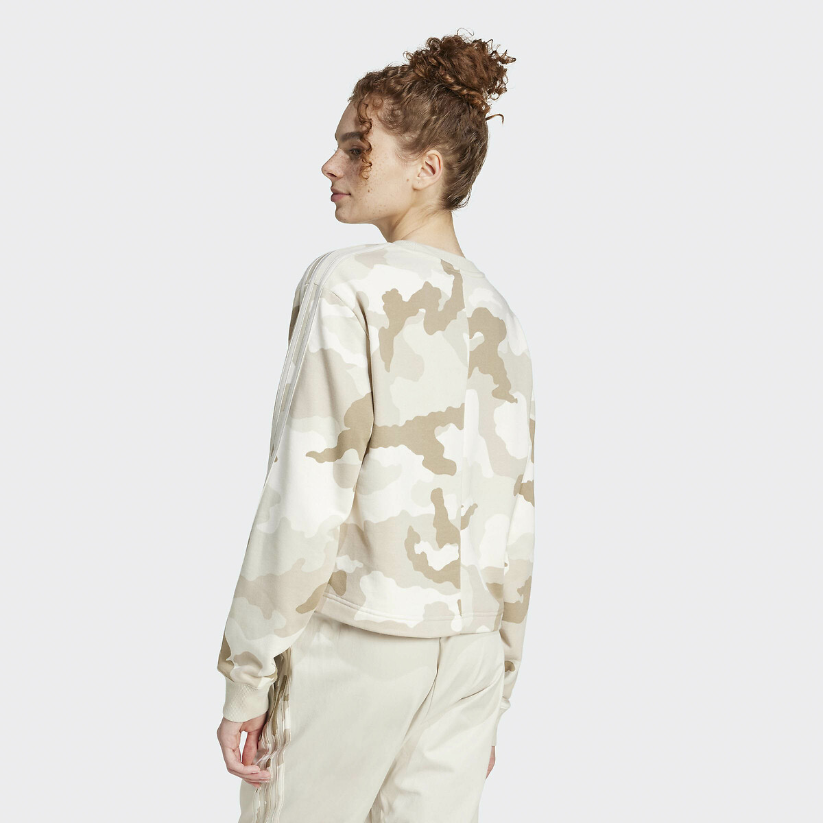 ADIDAS ROUPAS ESPORTIVAS<br>Suéter cropped Essentials 3 listras
