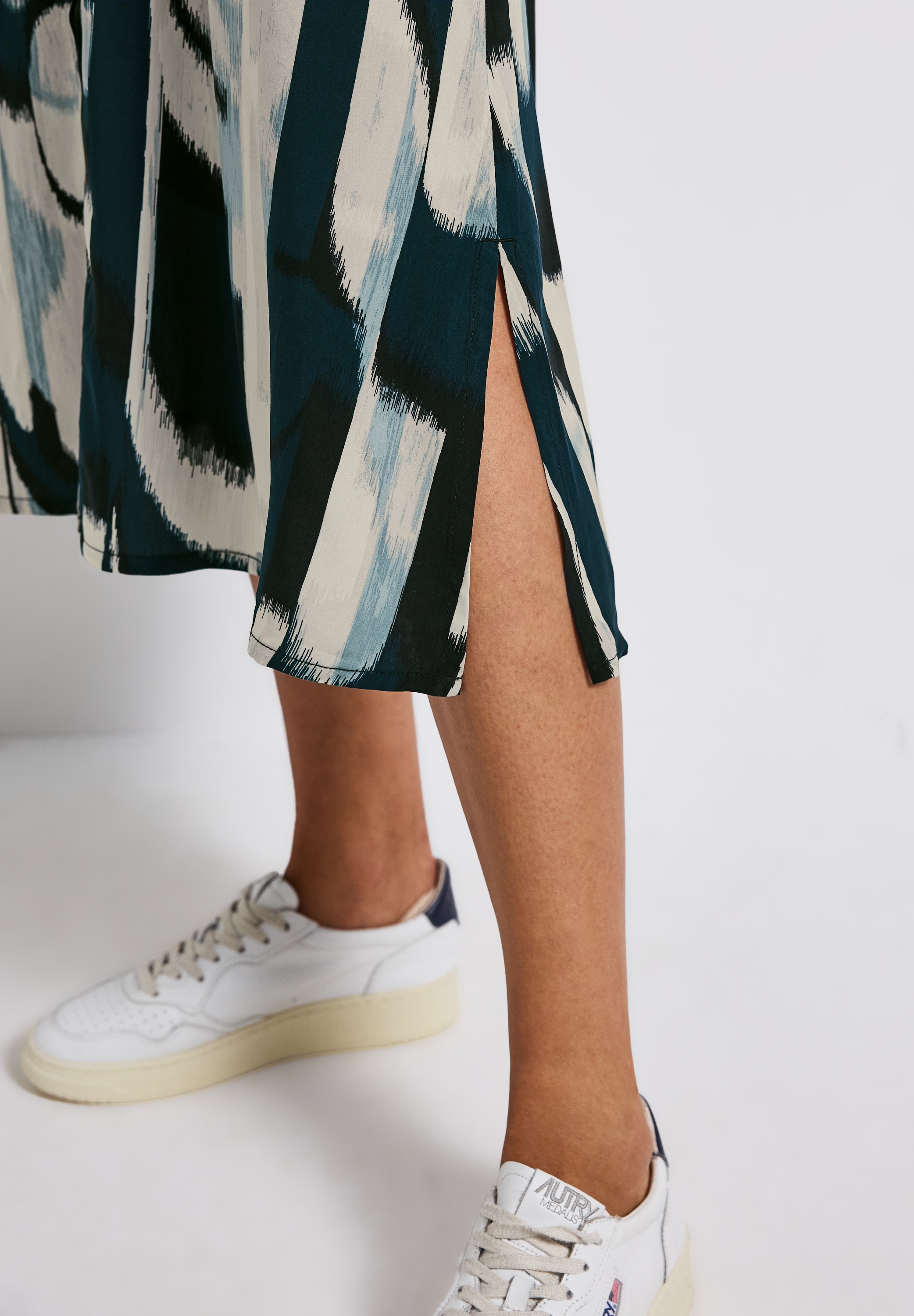 STREET ONE Midikleid Eingrifftaschen mit grafischem Muster und ärmellos