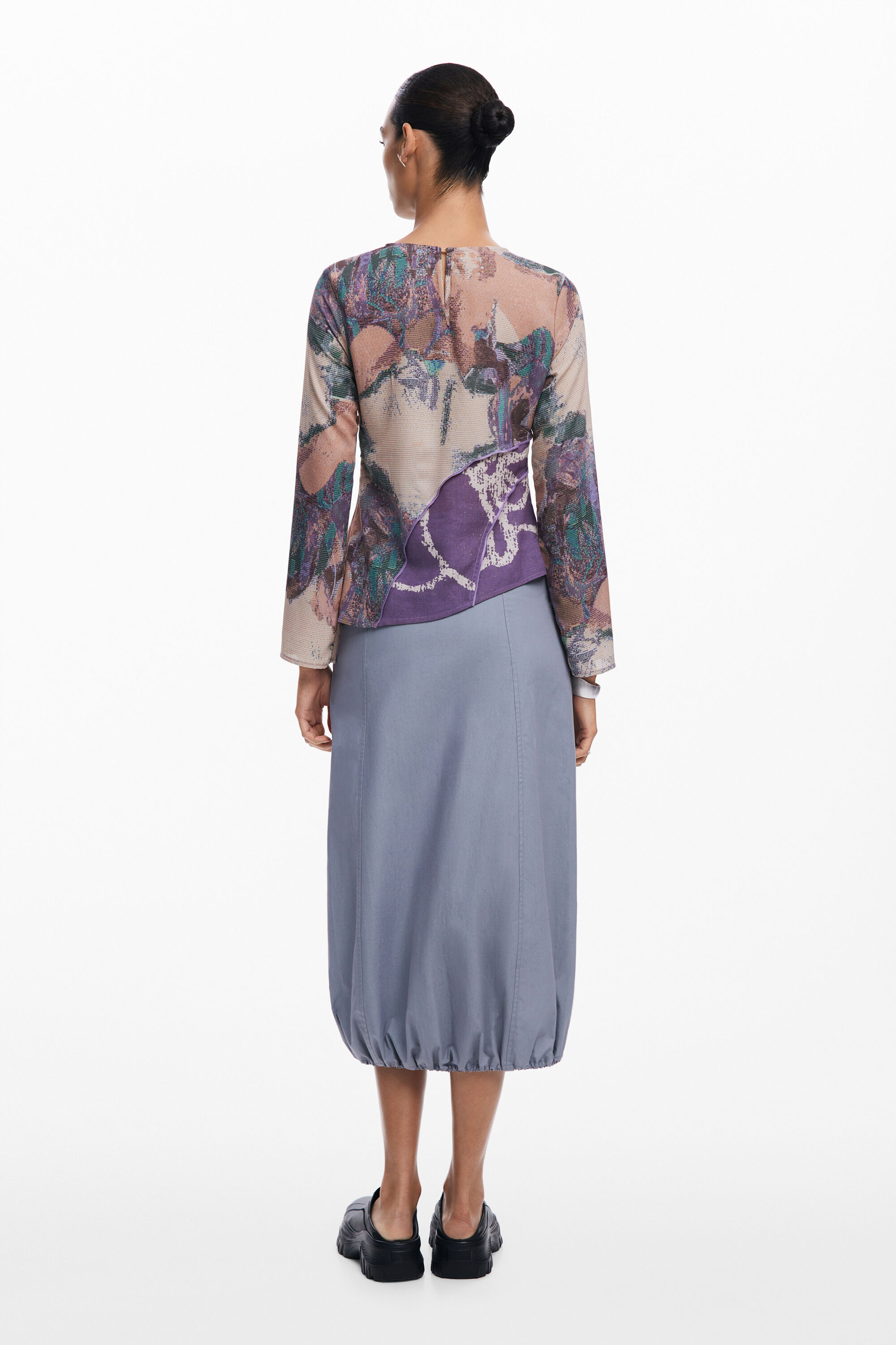 Camiseta estampada assimétrica