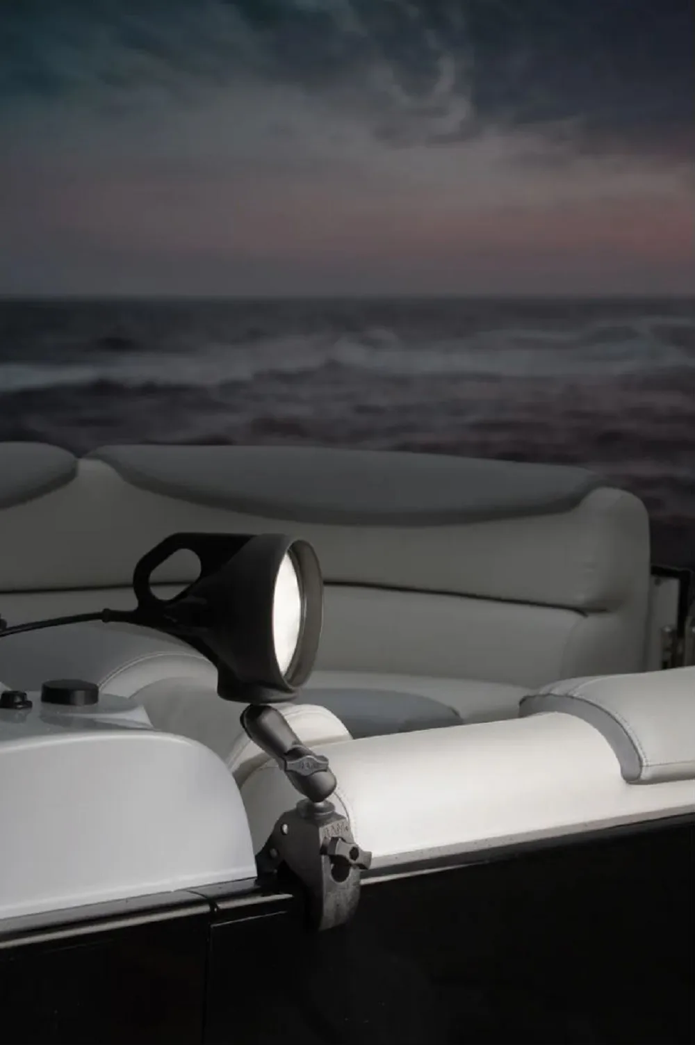 RAM Mounts Ram Tough-Claw Mount W/Led Spotlight Led Lykt Med Arm Og Klypefeste