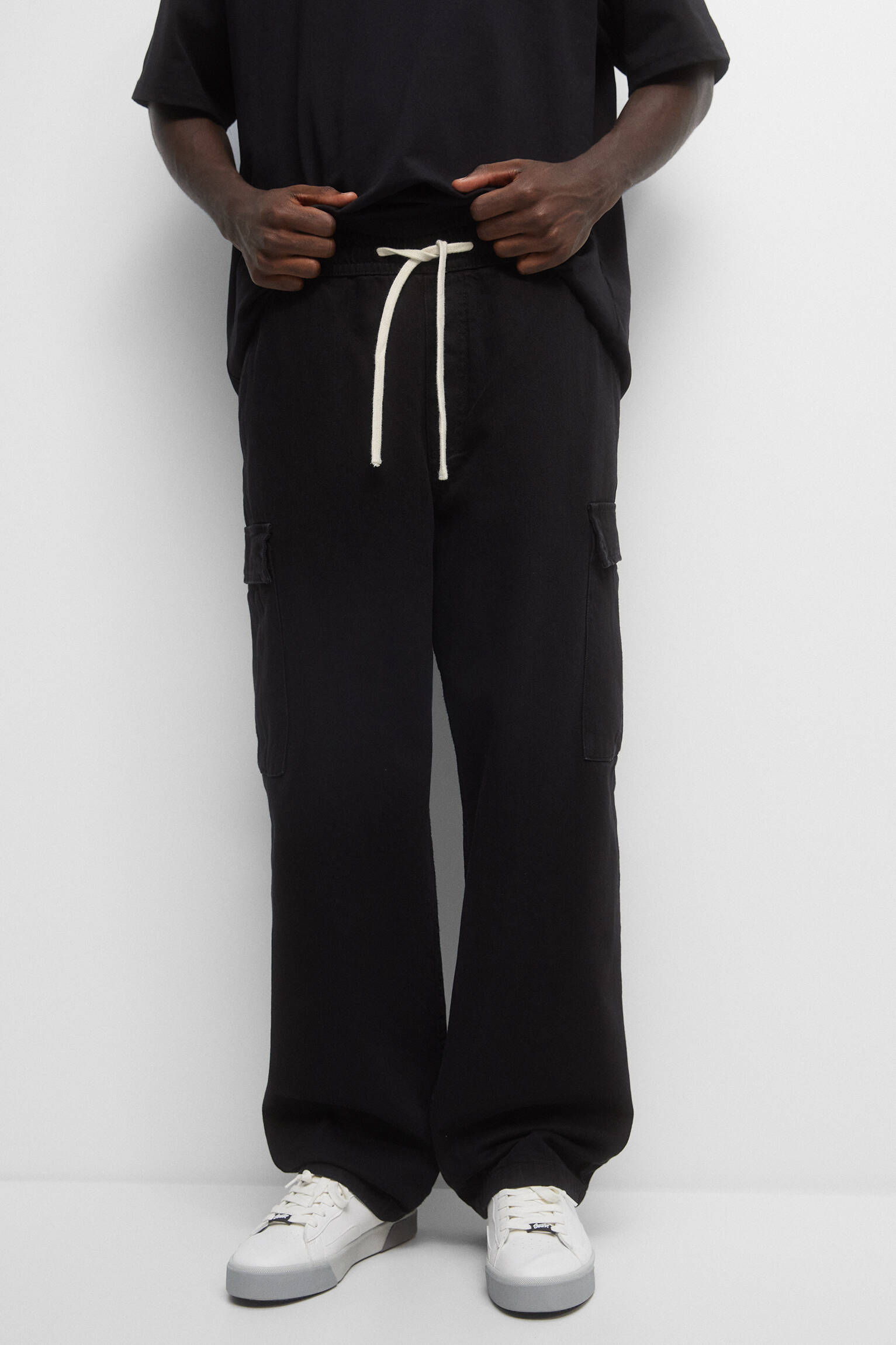 CALÇA CARGO COM CORDÃO - PRETA