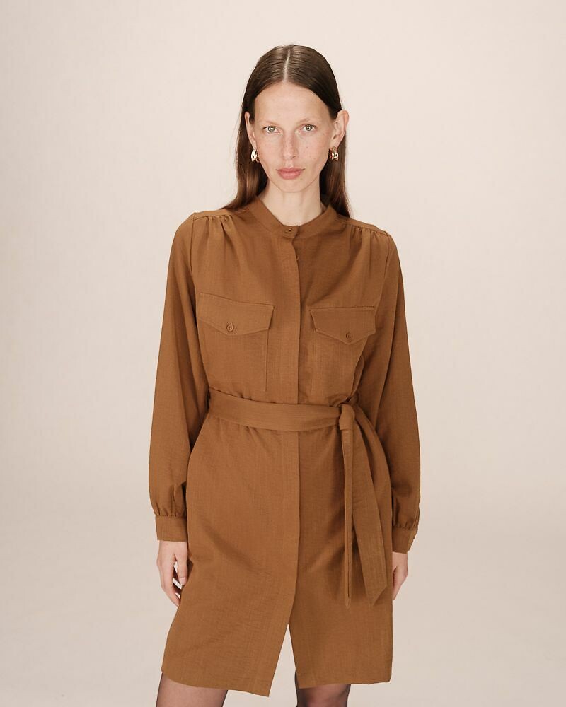 GRACE & MILA<br>Vestido curto com cinto SÉRVIA