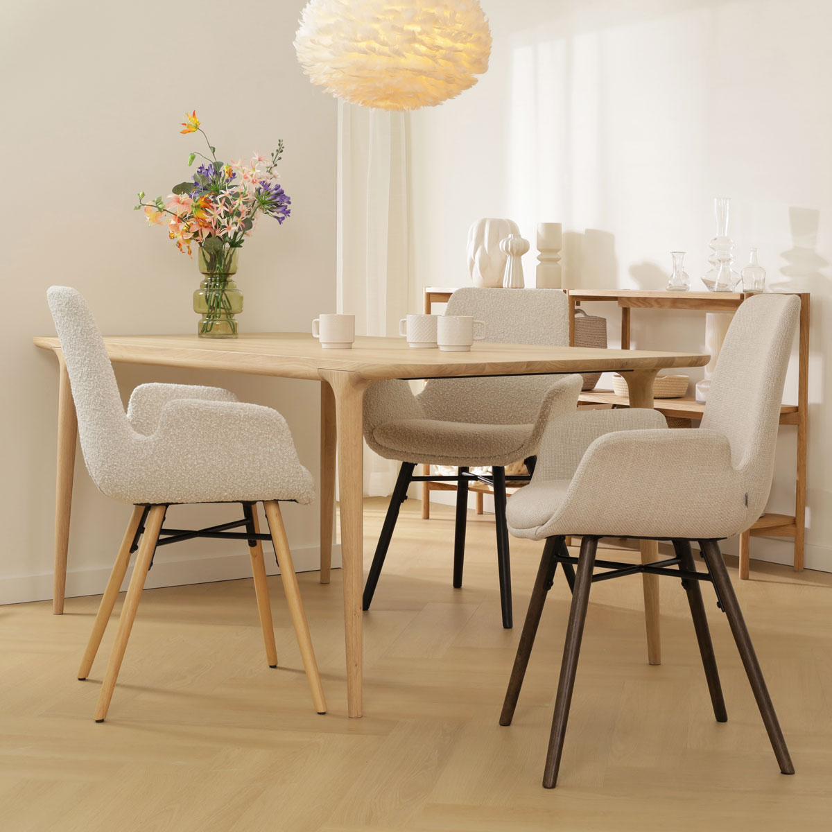 Eetkamerstoel Nena-Eef beige - zwart onderstel