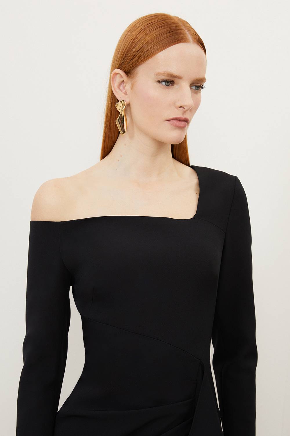 KarenMillen Petite robe longue maxi en crêpe stretch à encolure asymétrique drapée