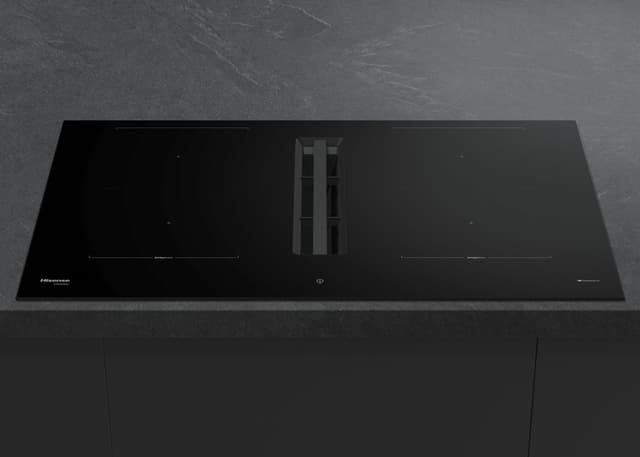 Hisense kogeplade med indbygget emhætte HEH8443BSCWF (83 cm)