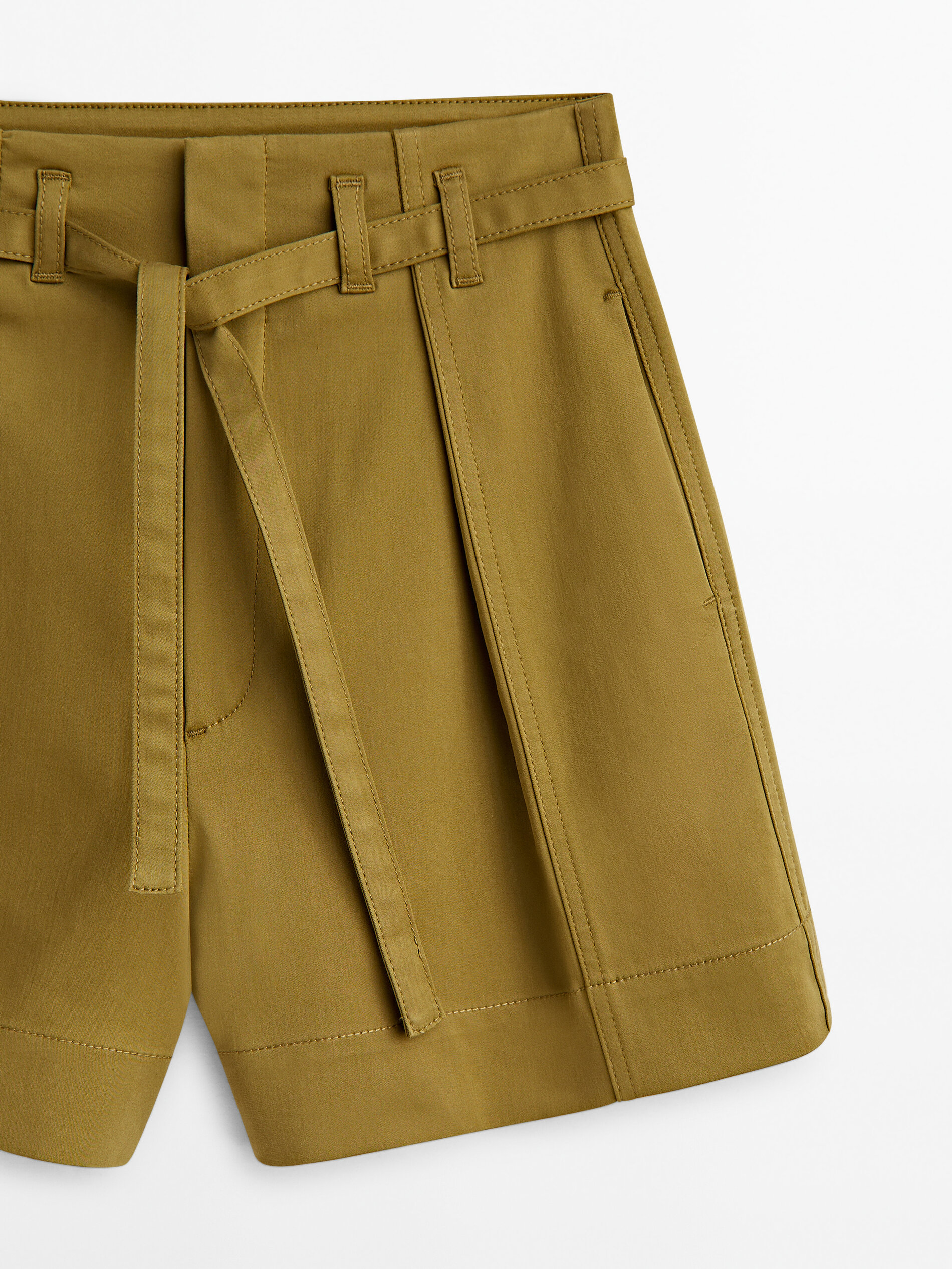 Shorts plissados com cinto - CAKI