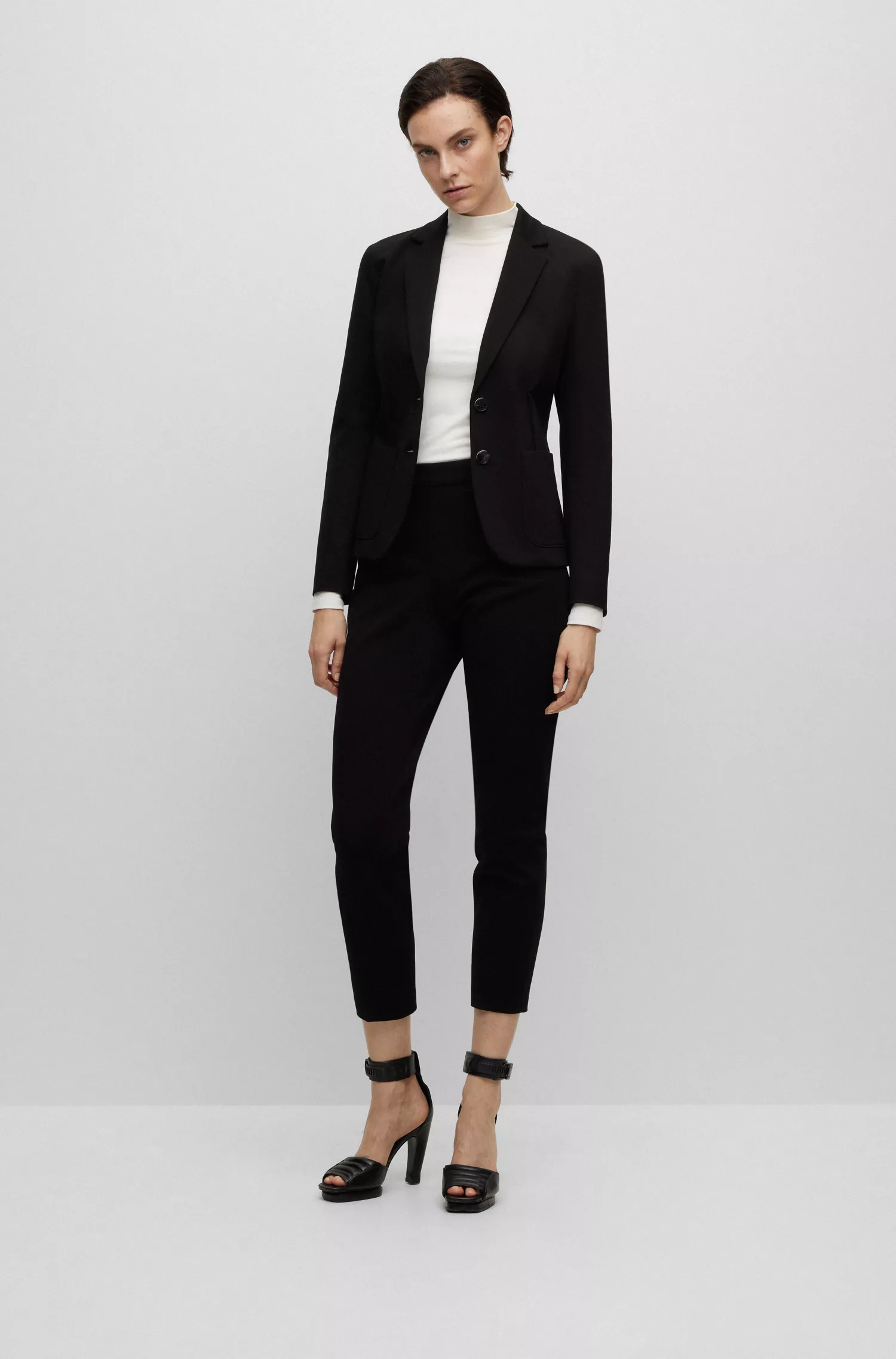 Jaqueta BOSS preta, extra slim fit, em tecido elástico.