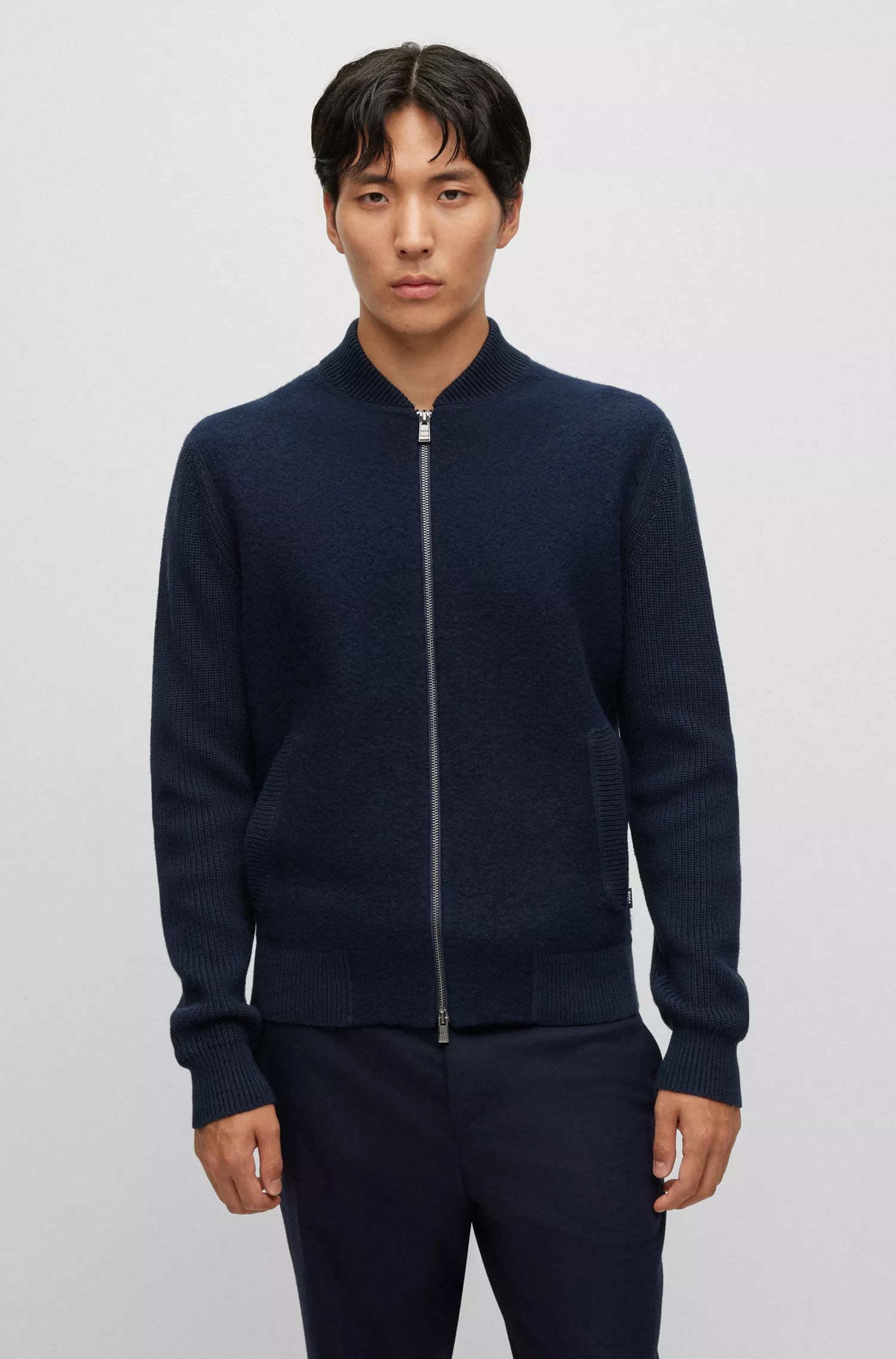 Cardigã BOSS estilo bomber preto com zíper, em lã e algodão.